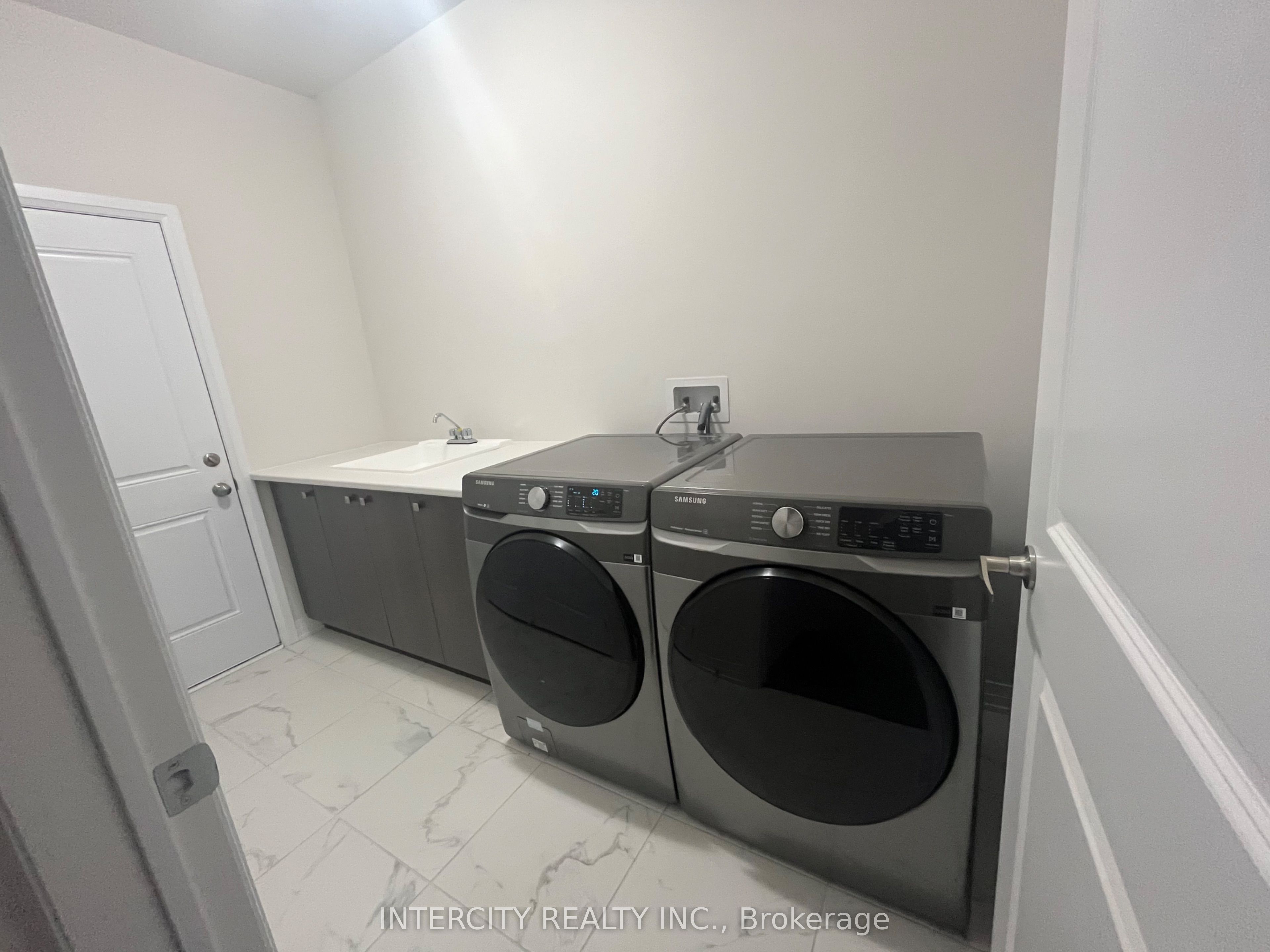 140 Raftis Street Property Photo 10