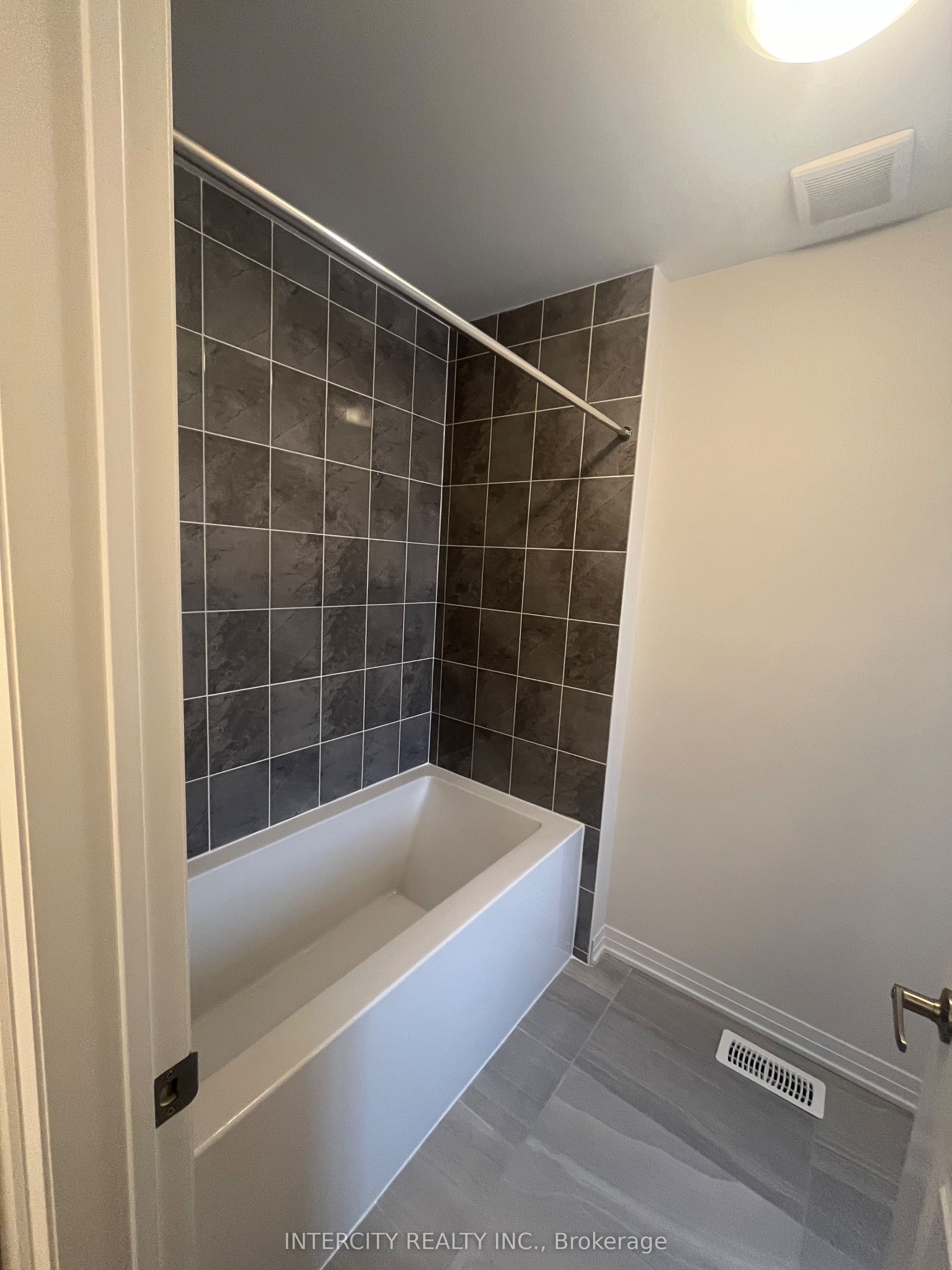 140 Raftis Street Property Photo 25