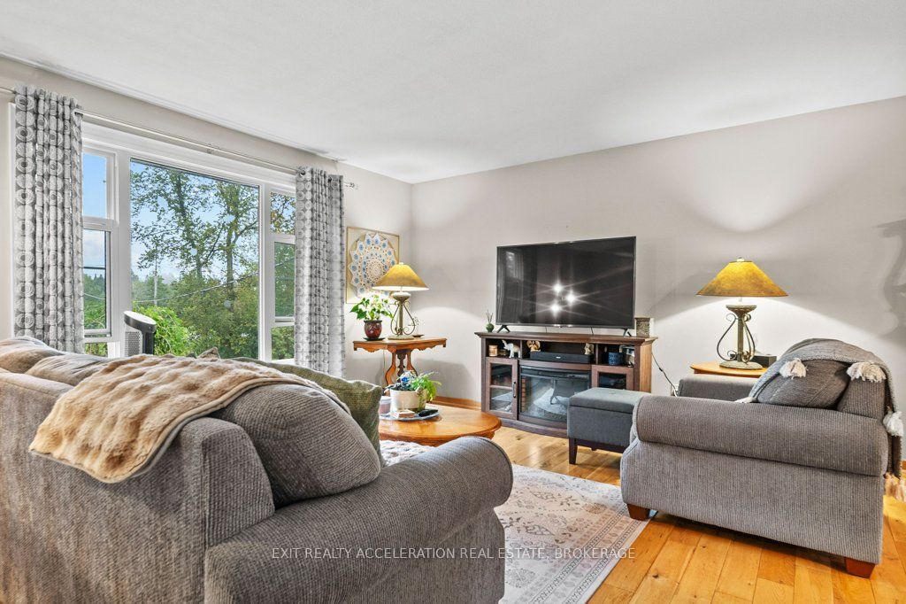4524 County Rd 1 E Property Photo 8