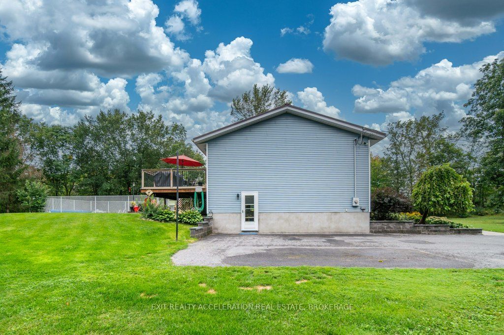 4524 County Rd 1 E Property Photo 42