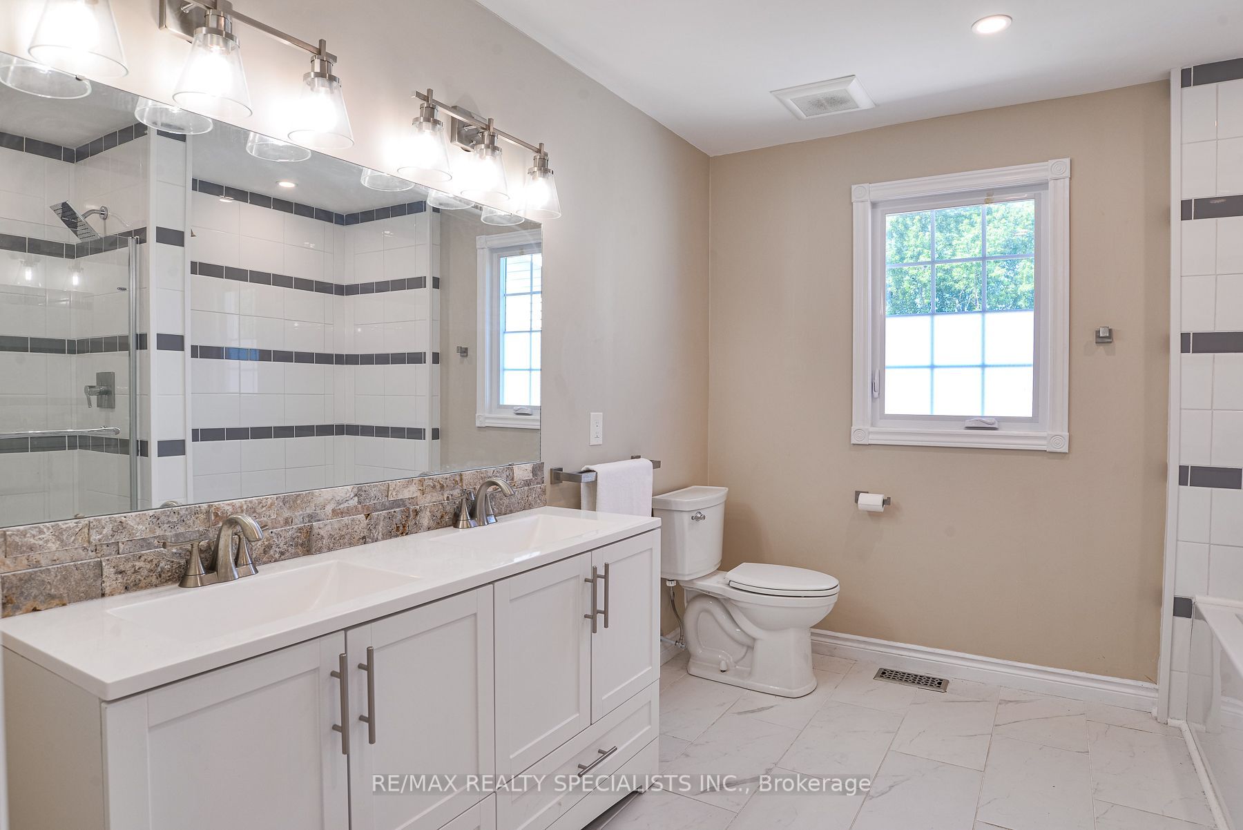 X13741356 Property Photo 18