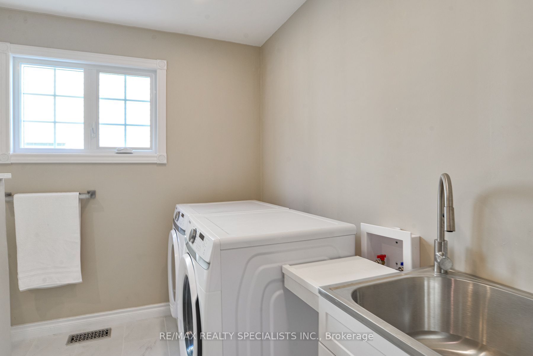 X13741356 Property Photo 24