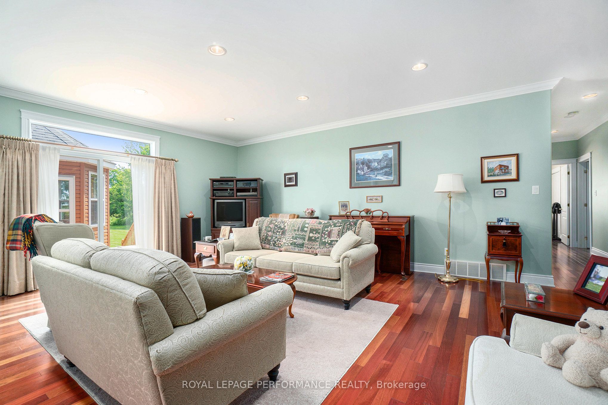 3285 Broadway Avenue Property Photo 5