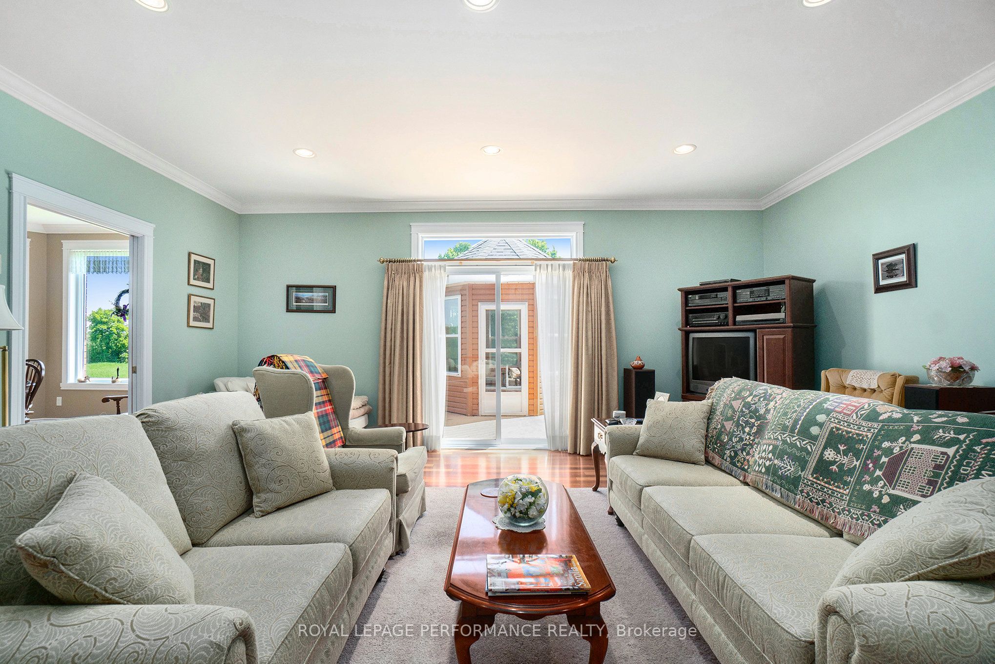 3285 Broadway Avenue Property Photo 9