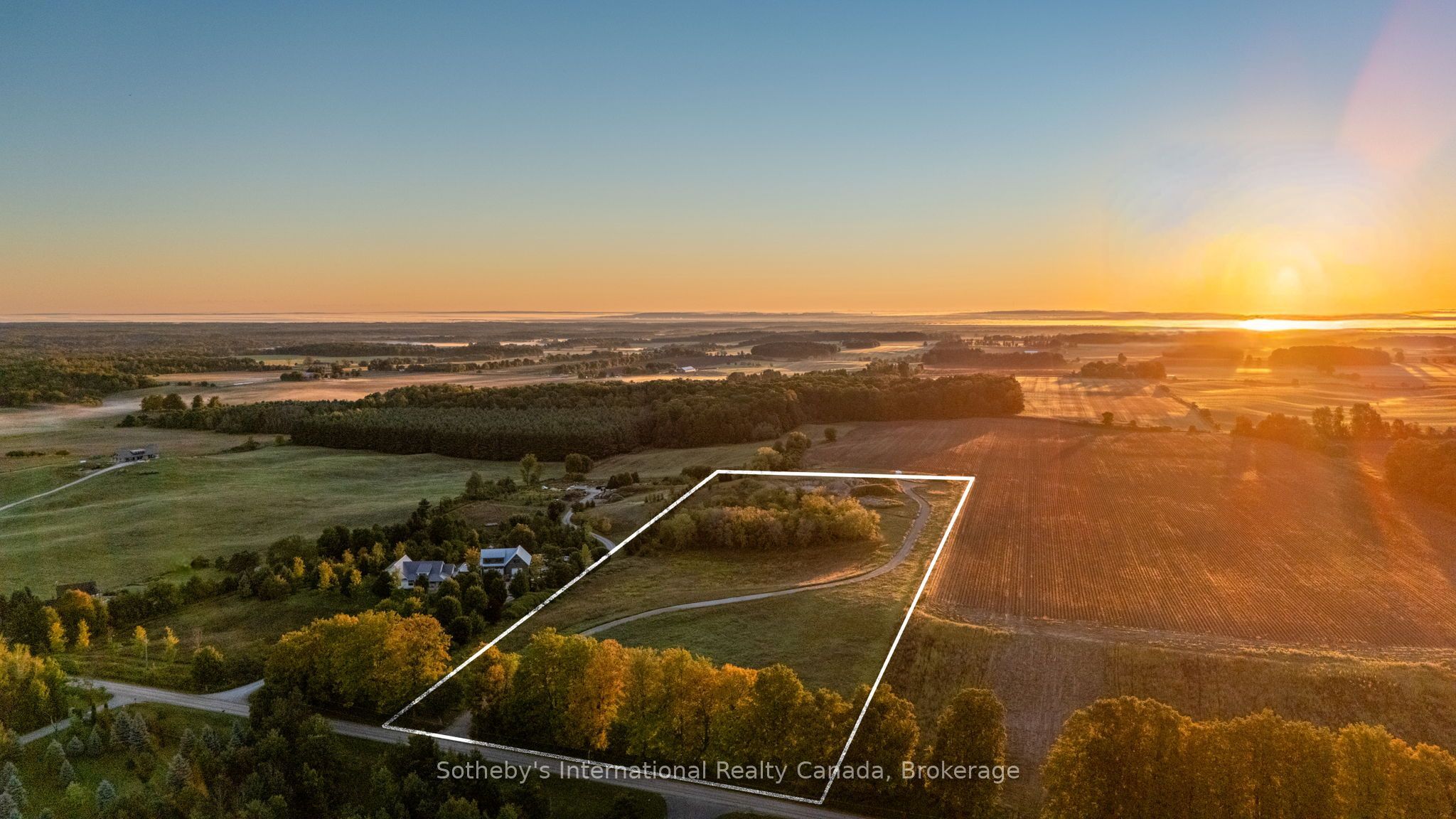 958465 7 Line E Property Photo 2