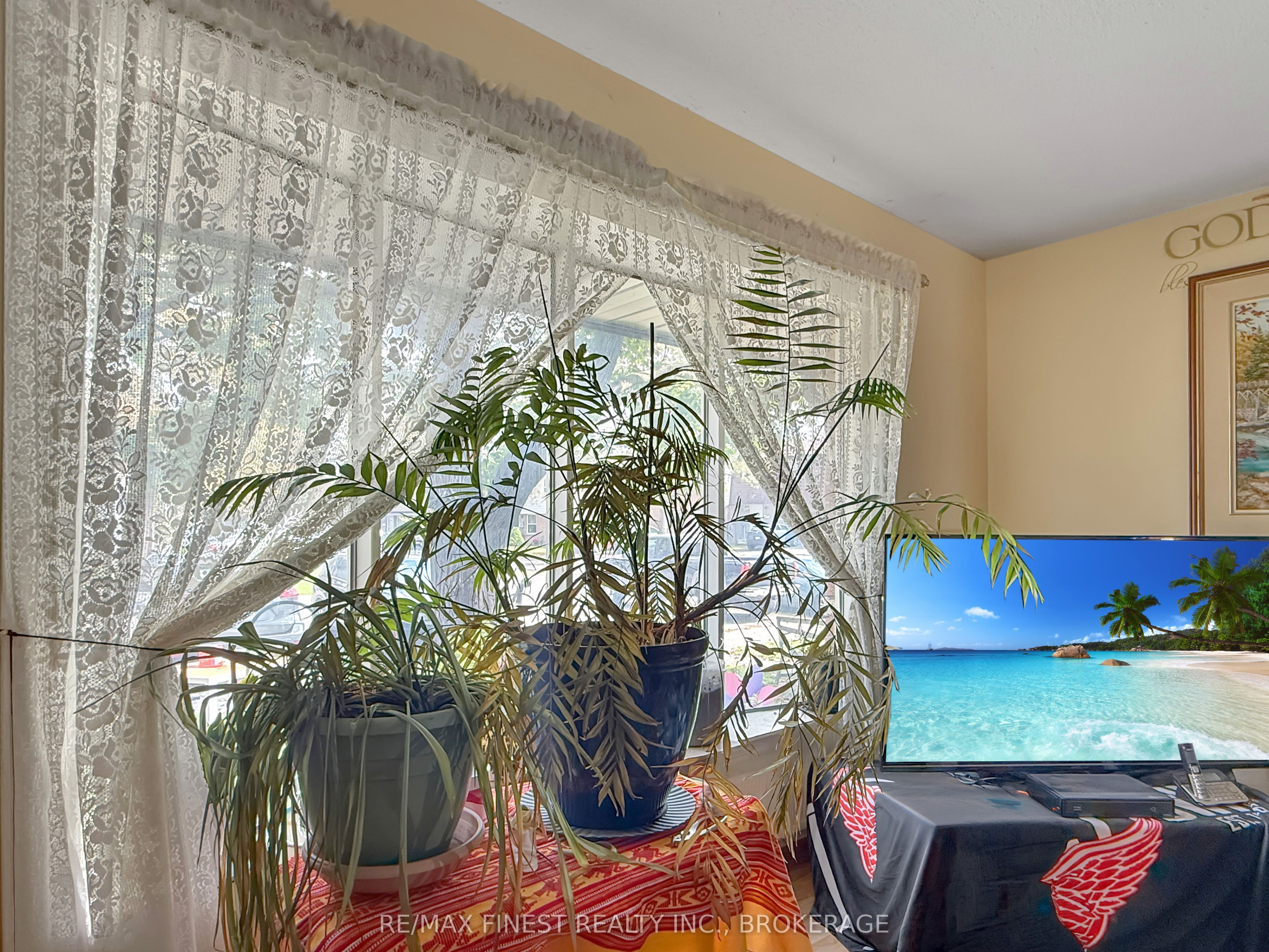 913 Oakview Avenue Property Photo 4