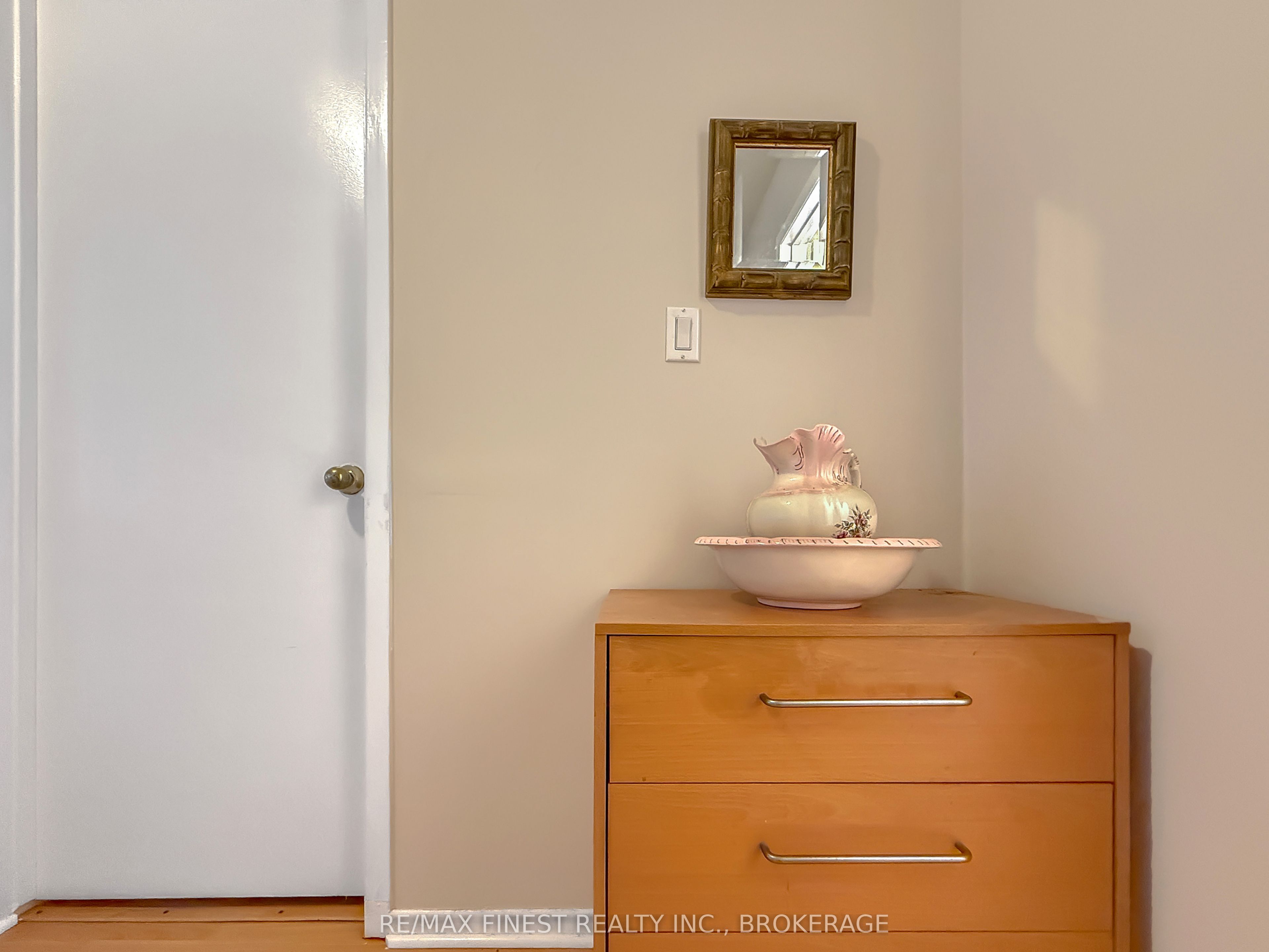 913 Oakview Avenue Property Photo 9