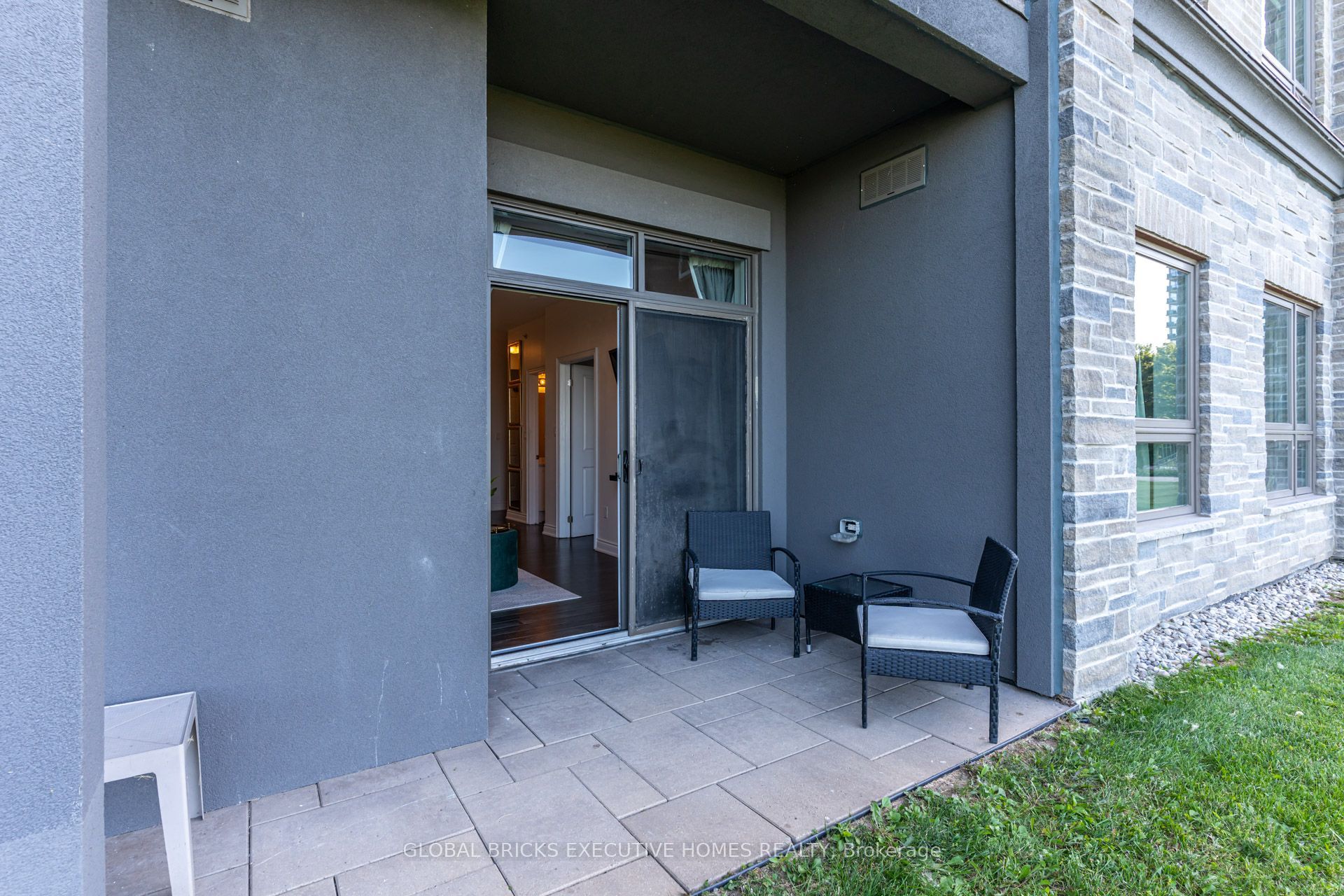 35 Southshore Crescent #106 Property Photo 11