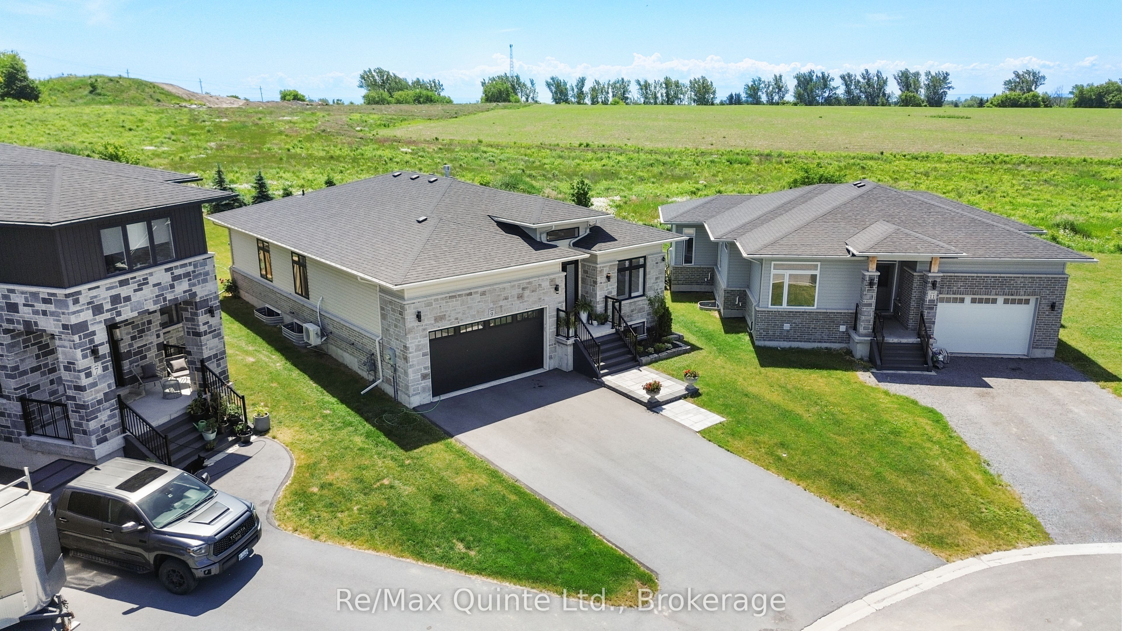 9 Stonecap Court Property Photo 4