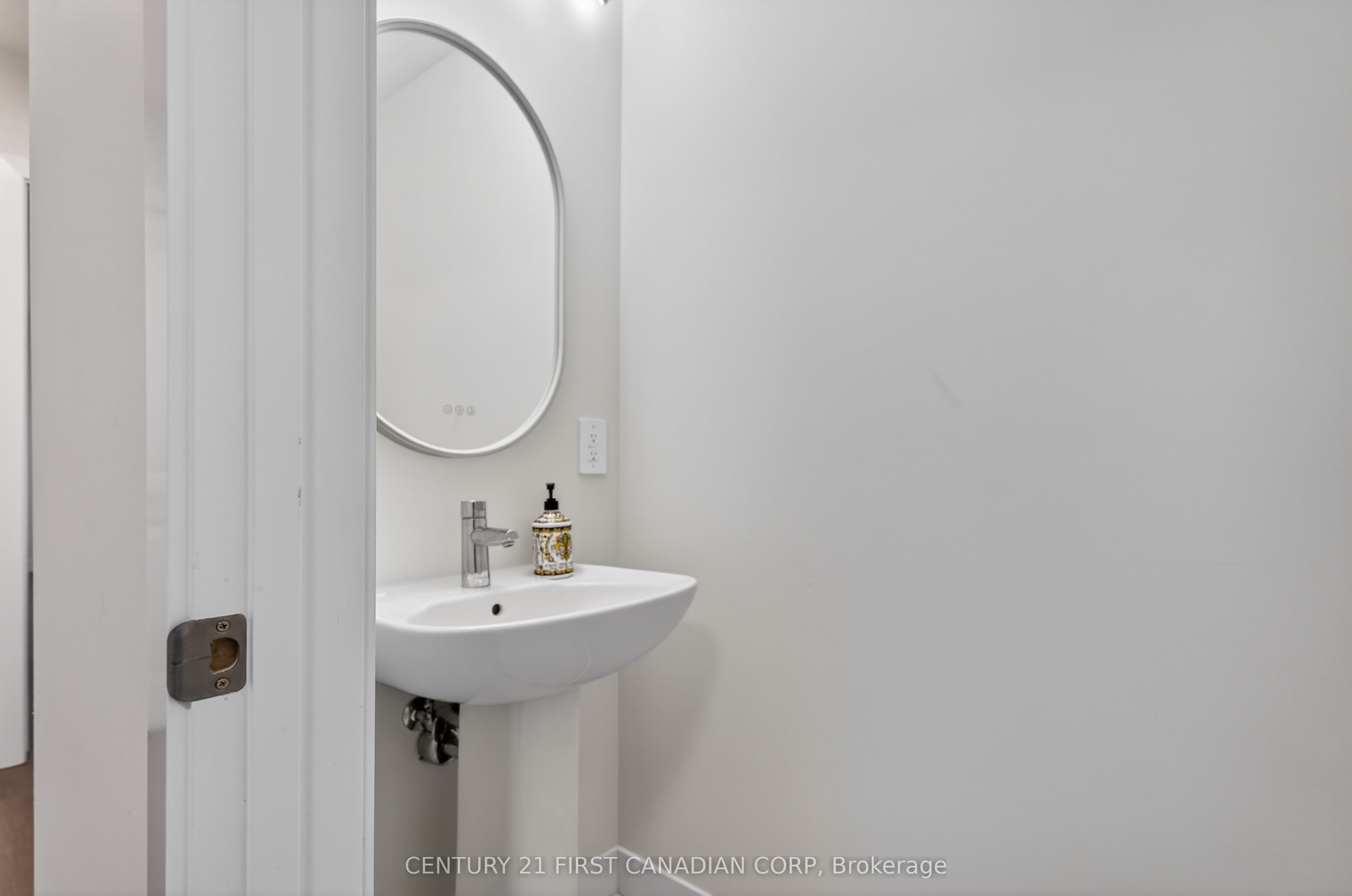 349 Southdale Road E 16 Property Photo 9