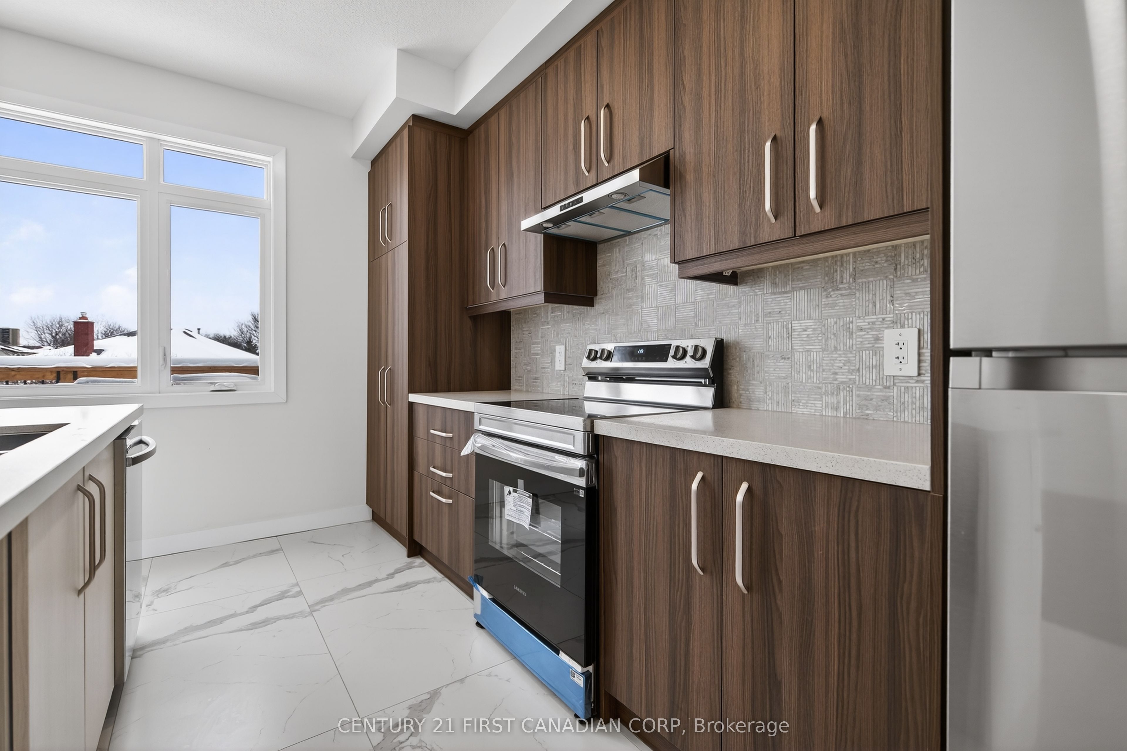 349 Southdale Road E 16 Property Photo 17