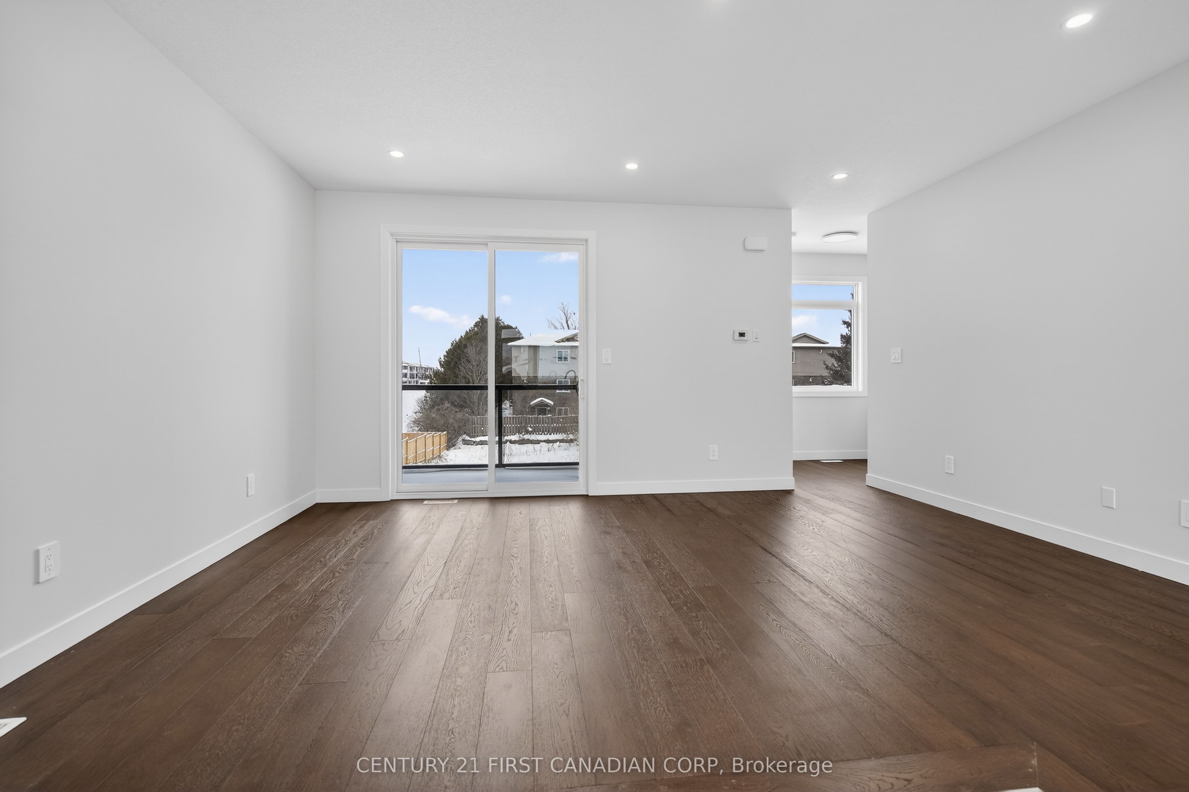 349 Southdale Road E 16 Property Photo 20