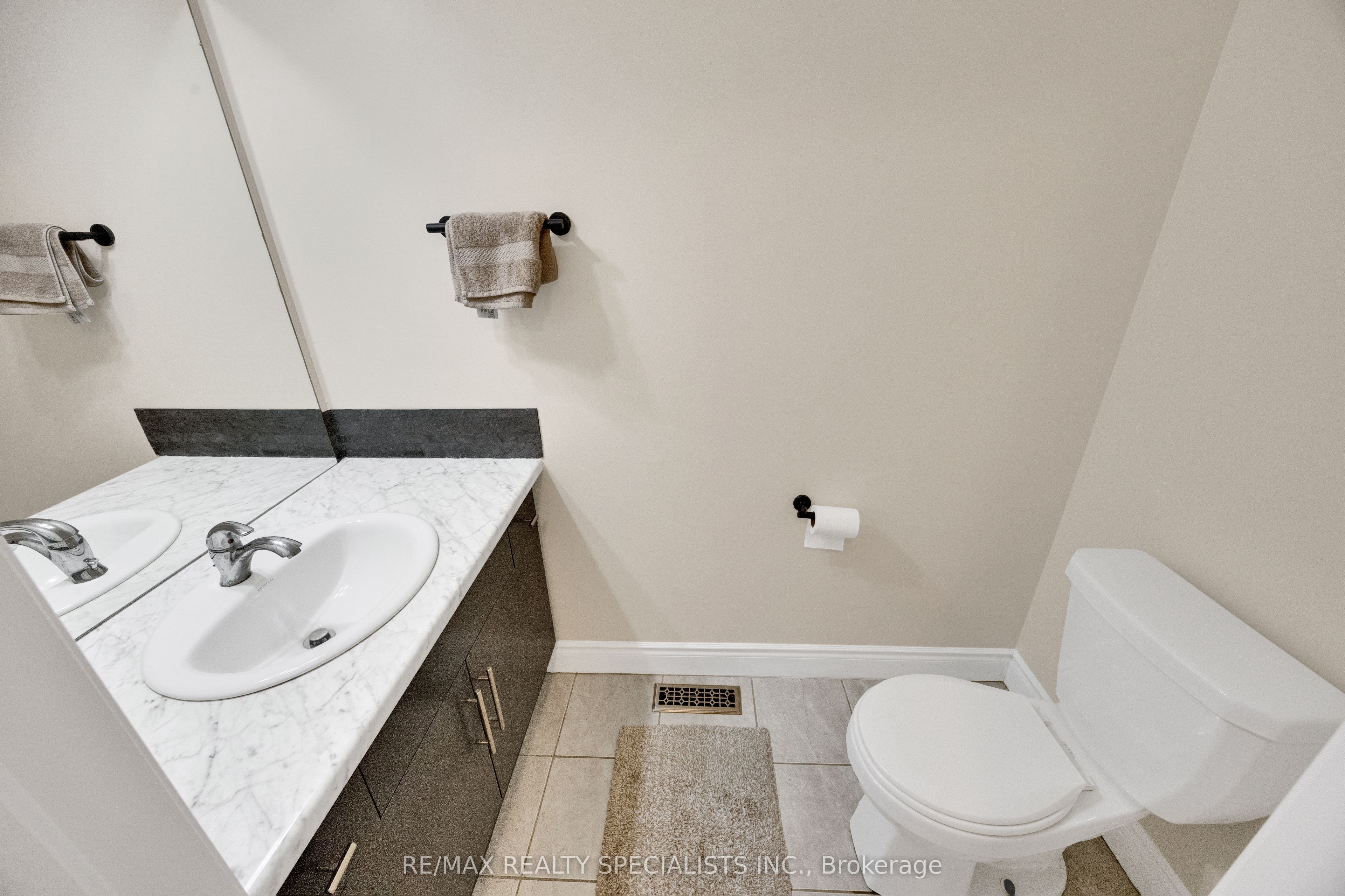 3270 Singleton Avenue 18 Property Photo 8