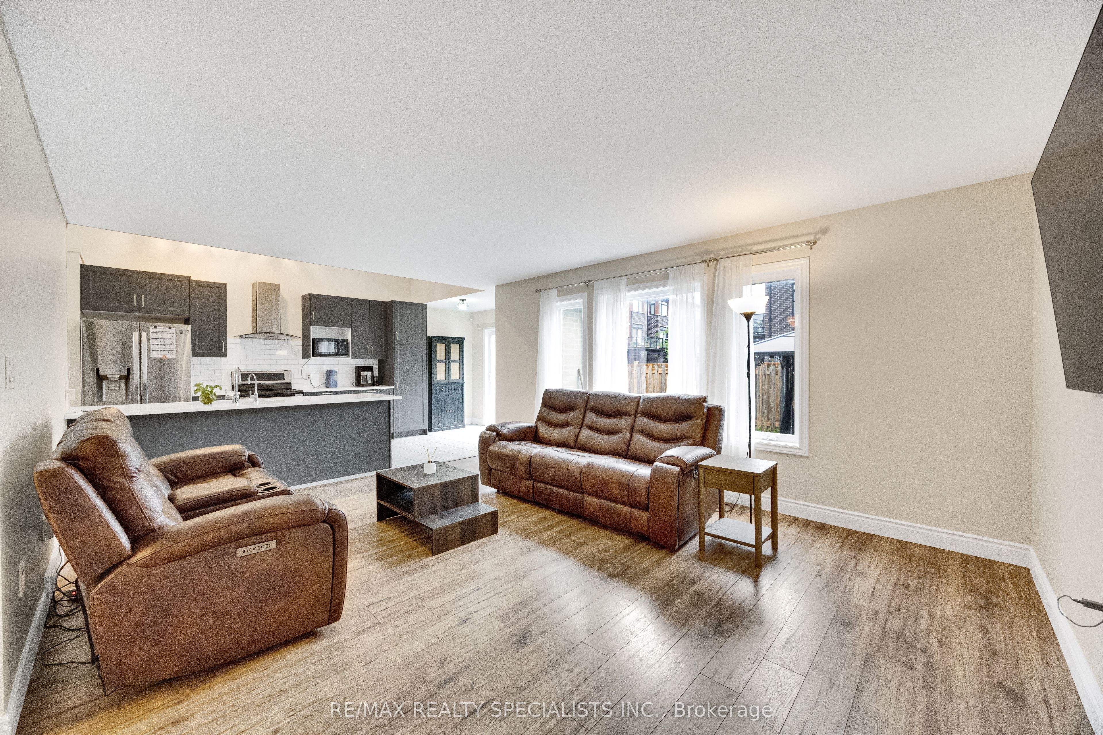 3270 Singleton Avenue 18 Property Photo 10