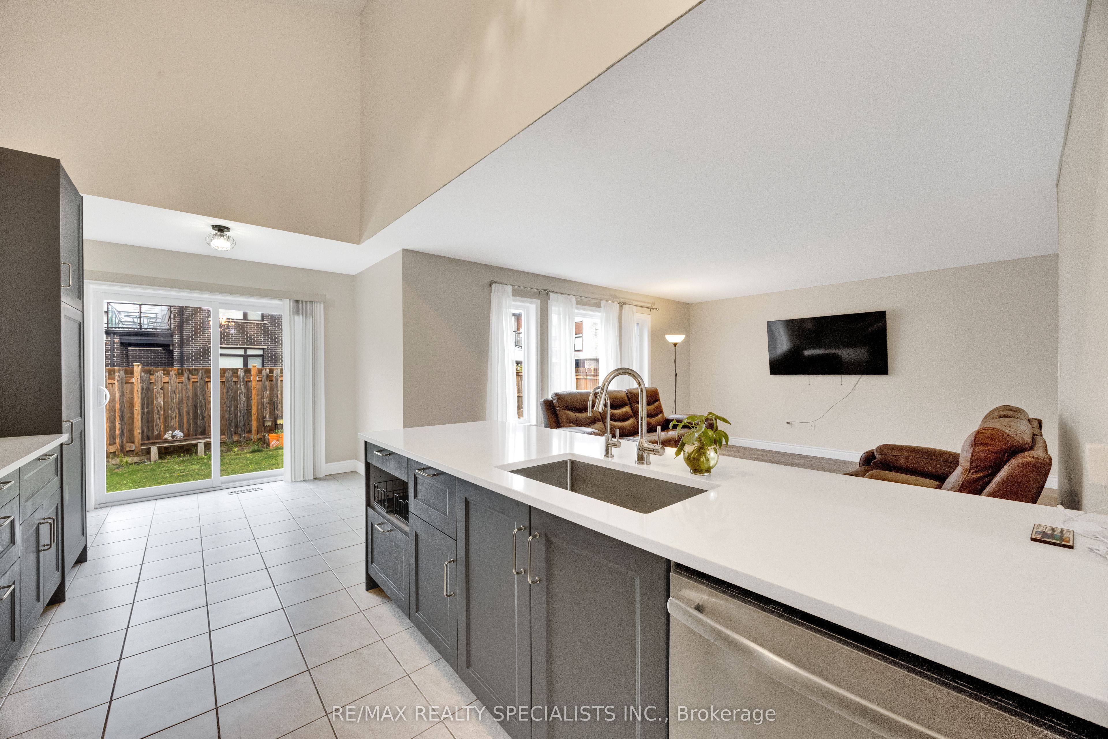 3270 Singleton Avenue 18 Property Photo 16