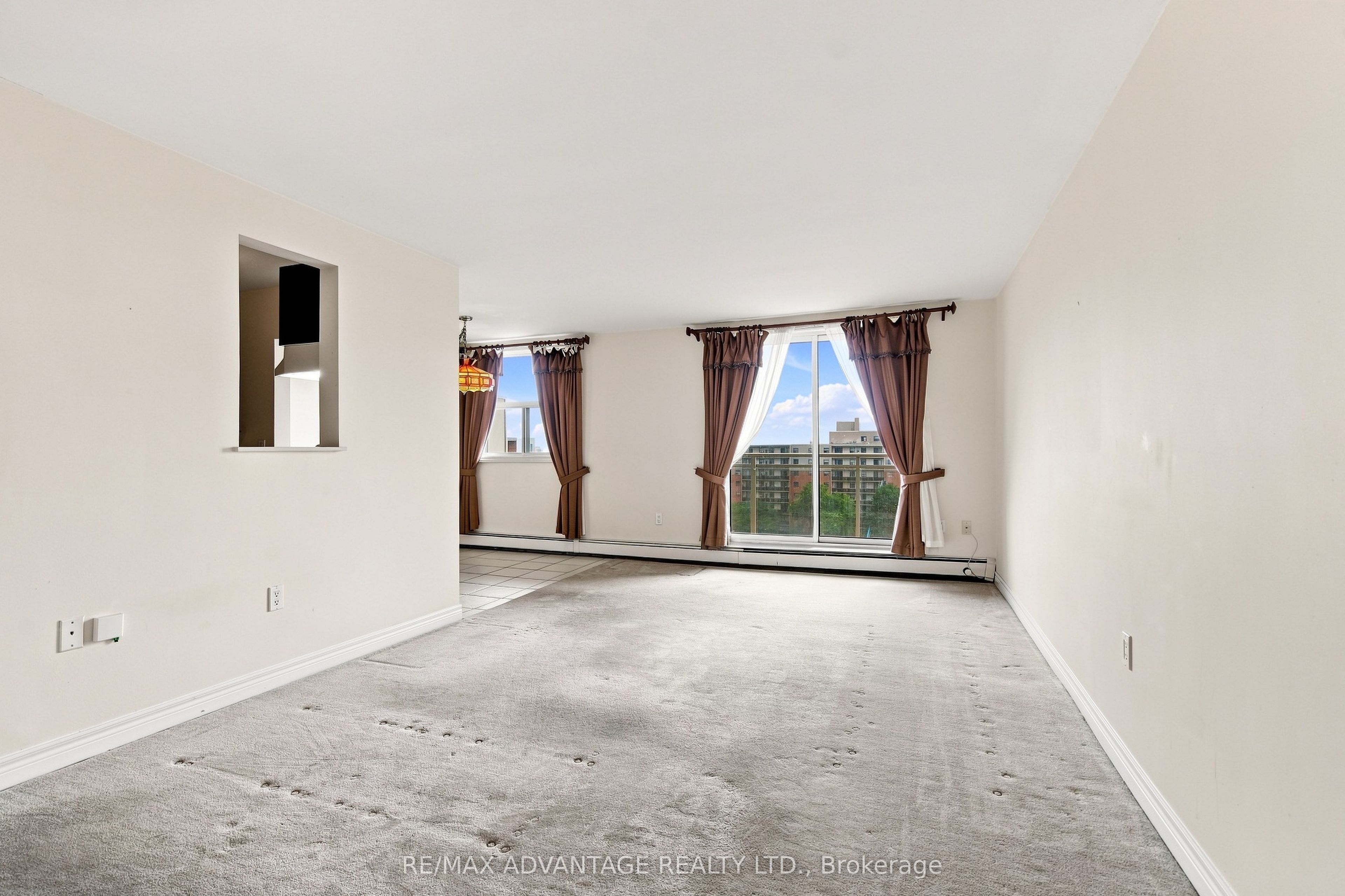 931 Wonderland Road S 1005 Property Photo 6