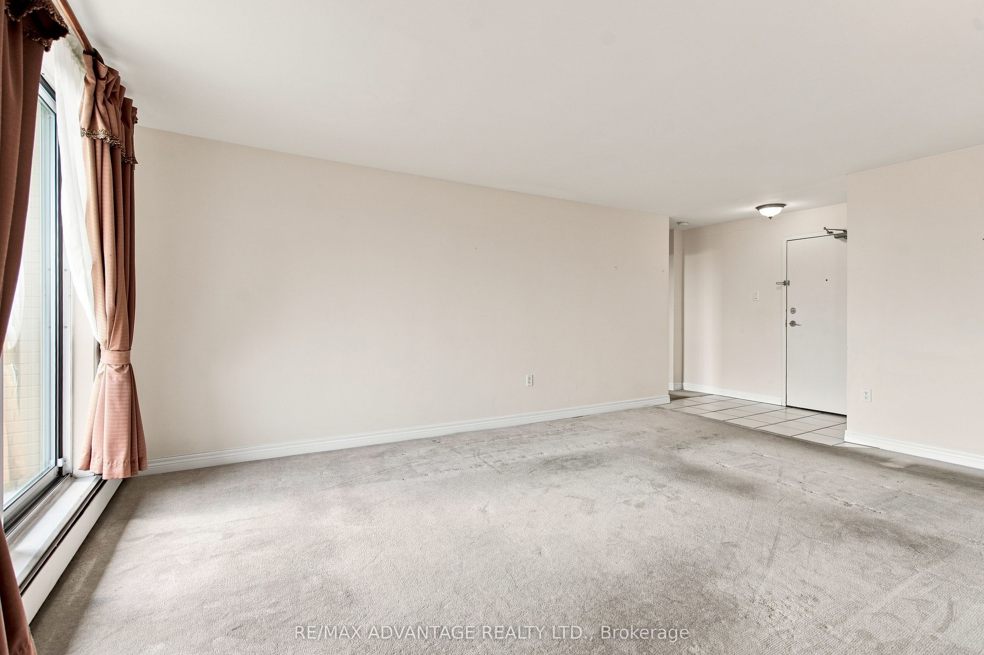 931 Wonderland Road S 1005 Property Photo 8