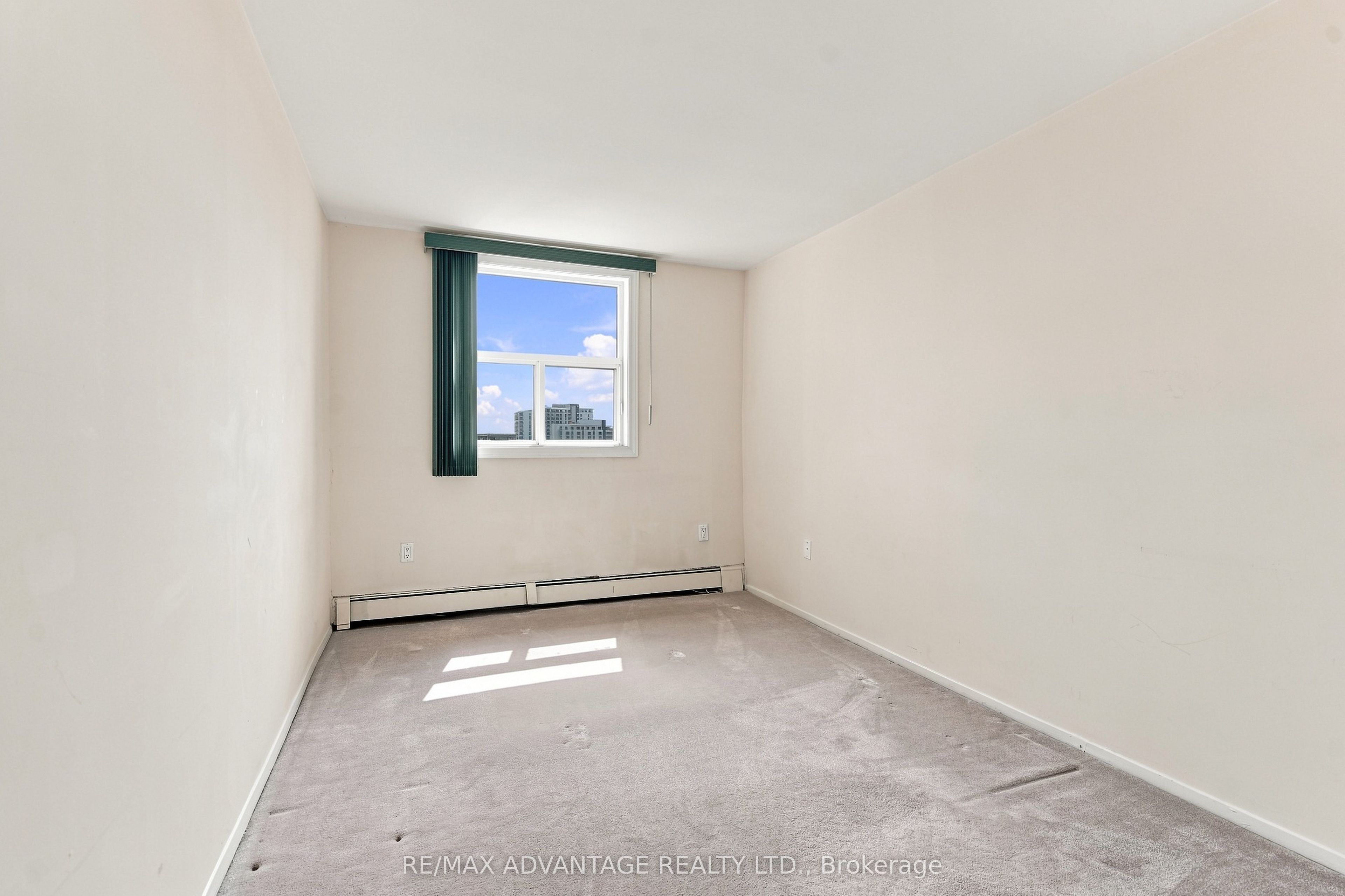 931 Wonderland Road S 1005 Property Photo 18