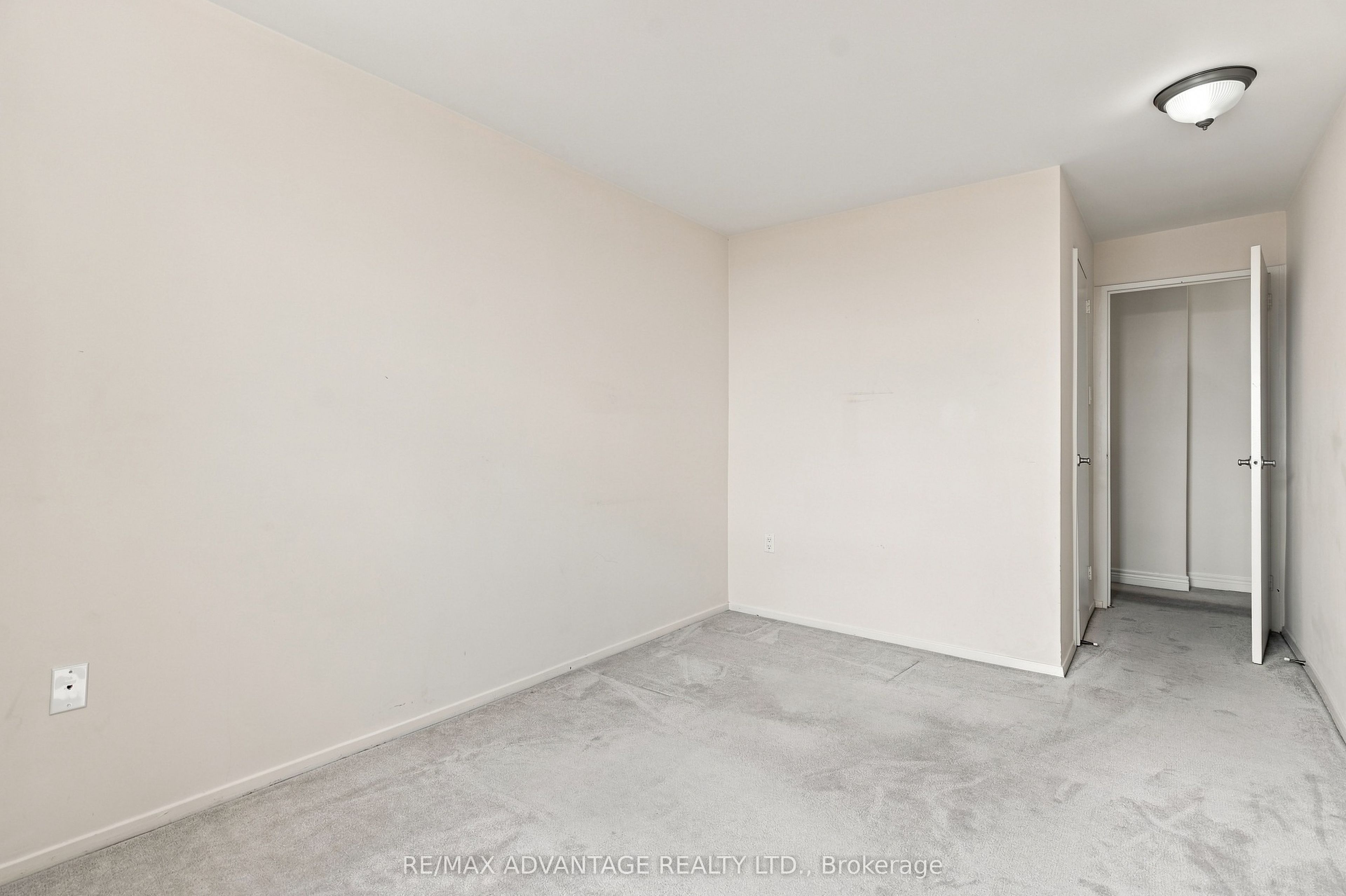 931 Wonderland Road S 1005 Property Photo 19