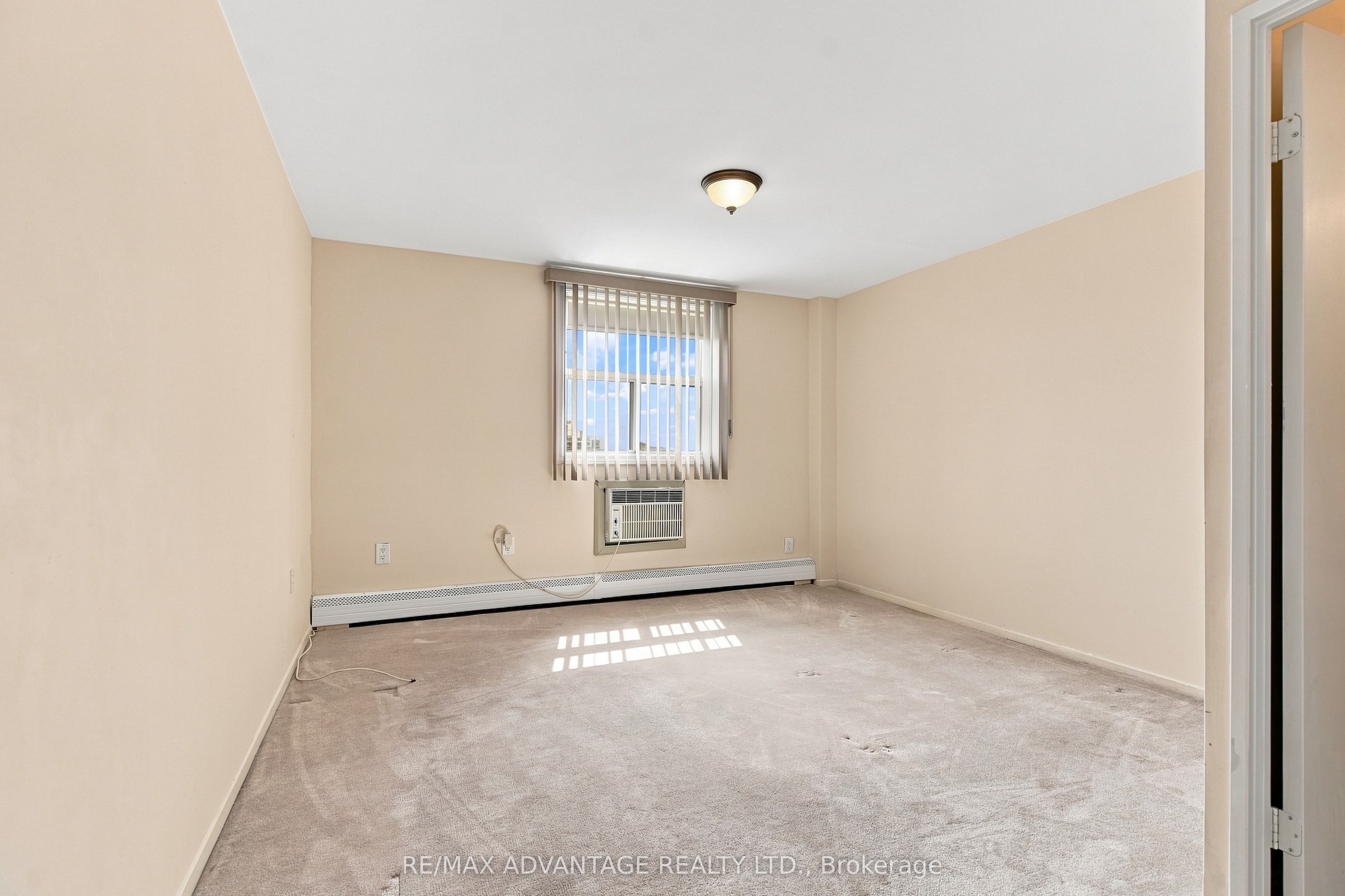 931 Wonderland Road S 1005 Property Photo 20