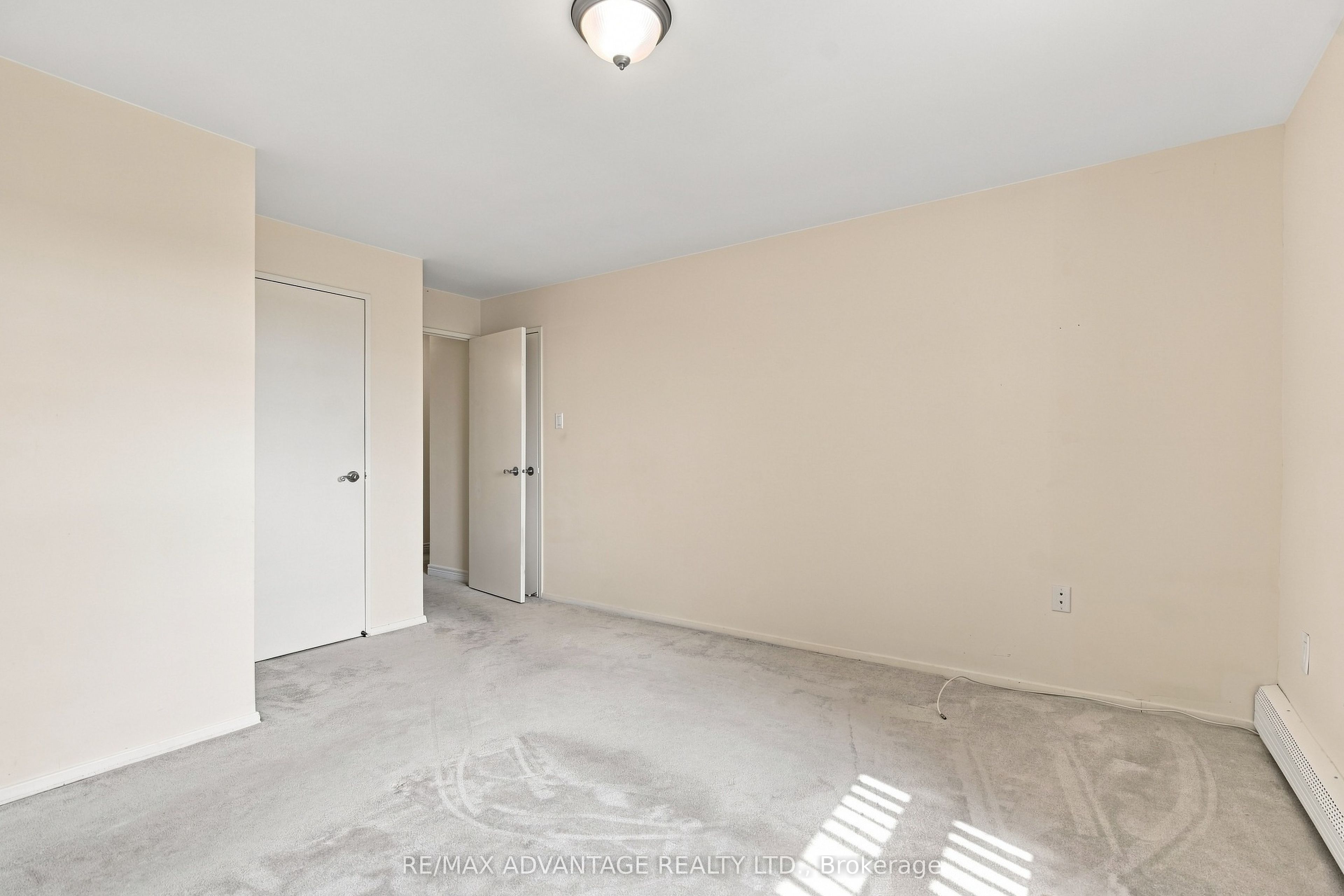 931 Wonderland Road S 1005 Property Photo 22