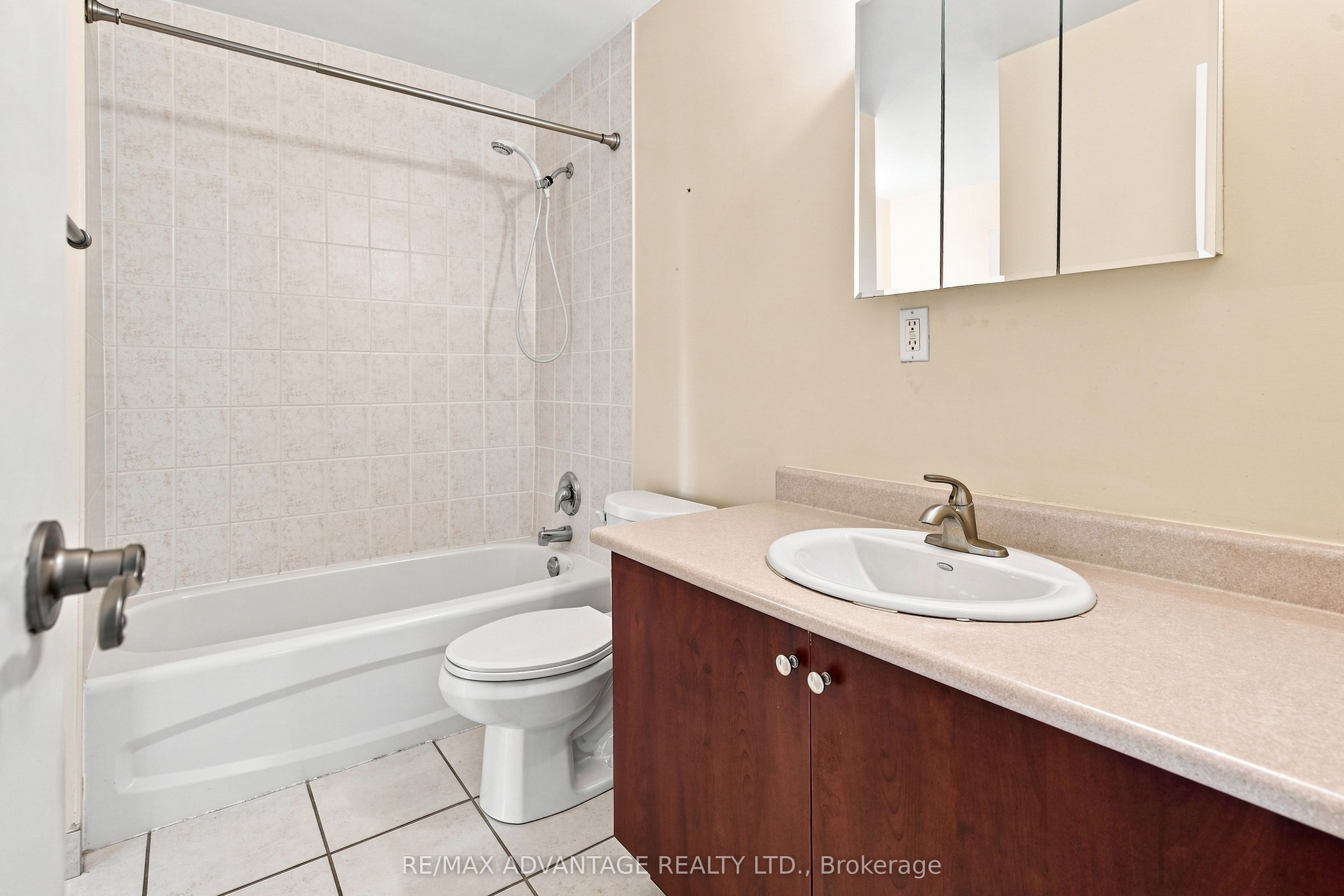 931 Wonderland Road S 1005 Property Photo 24
