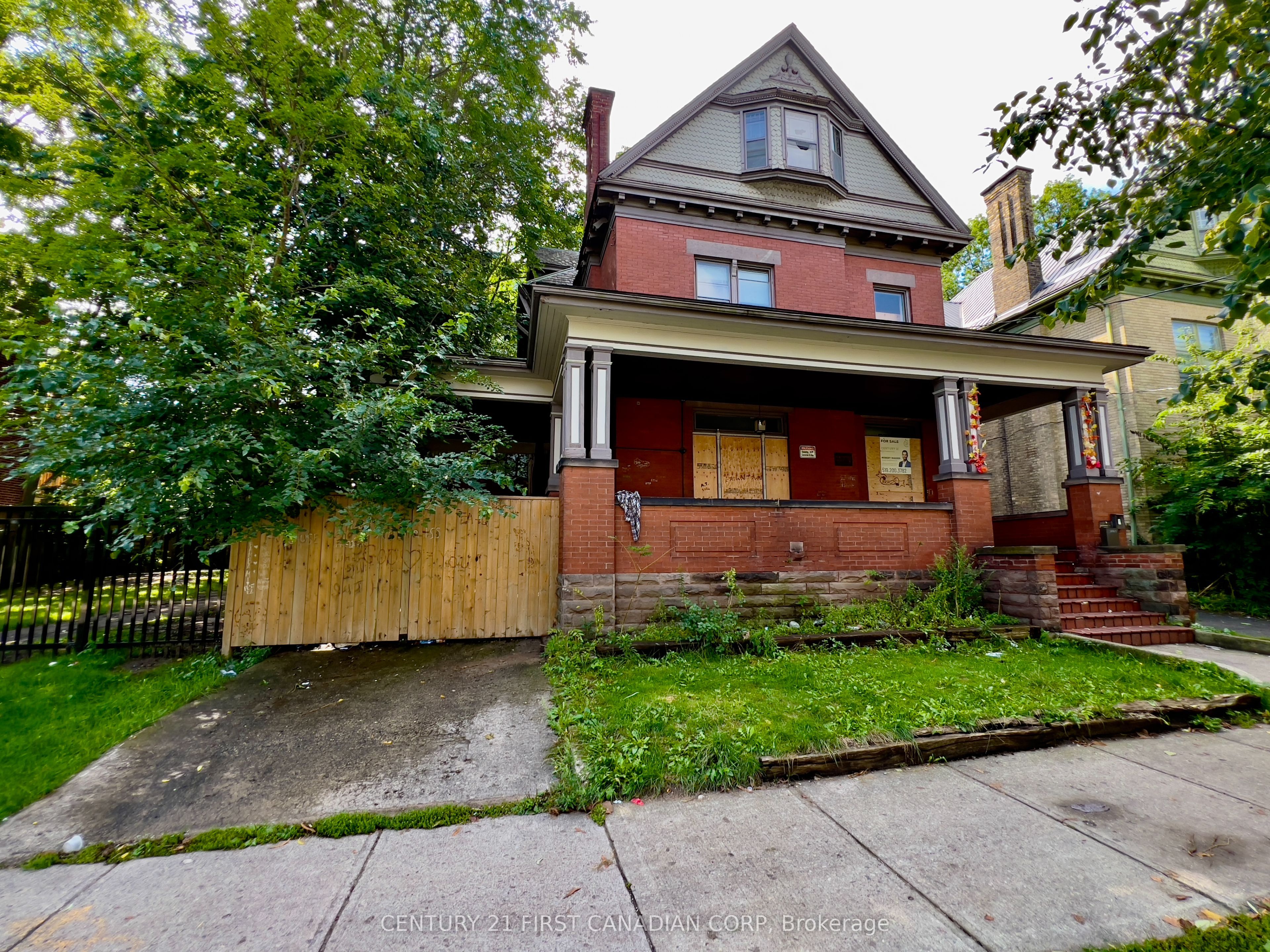 575 QUEENS Avenue