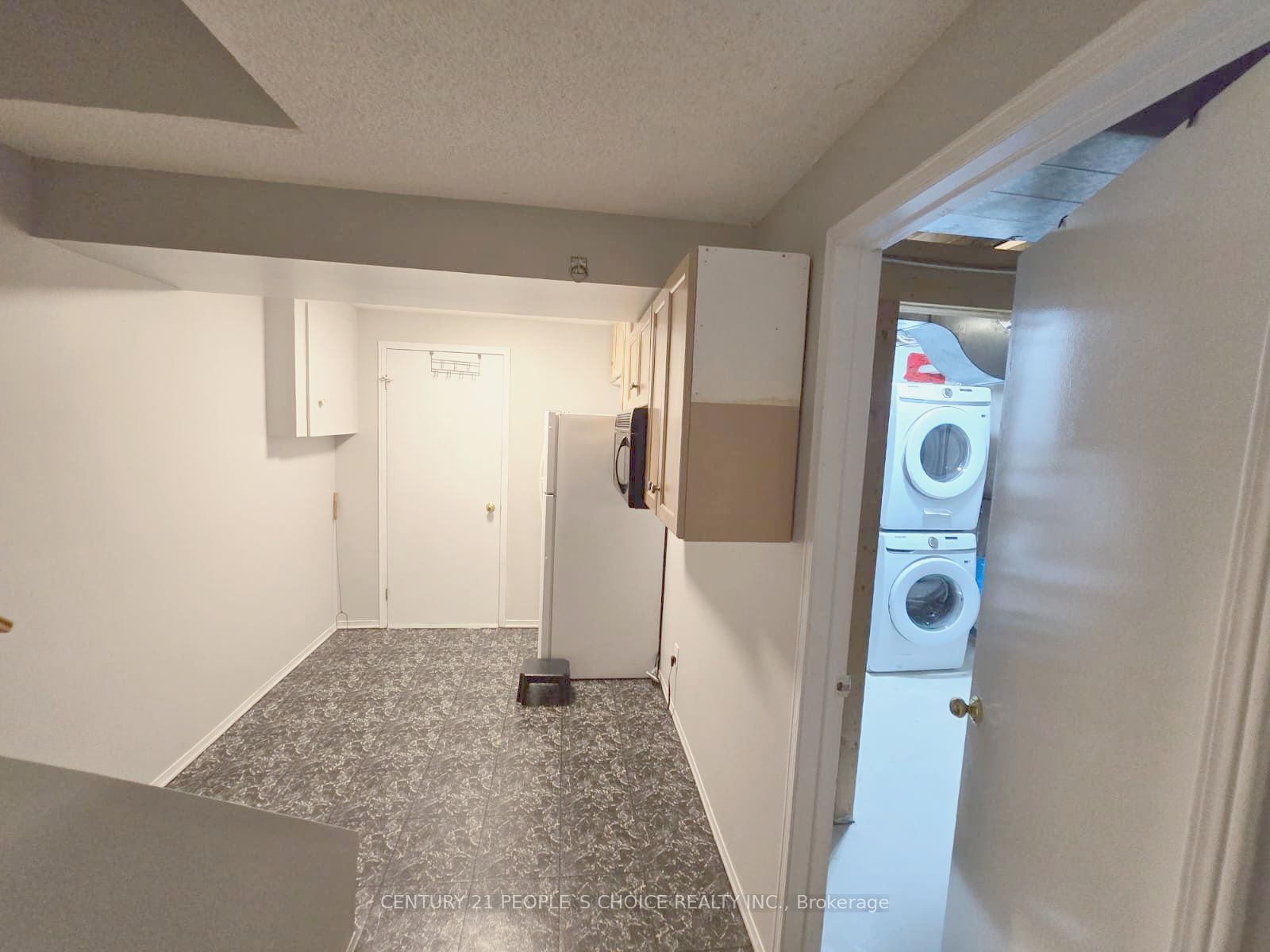 620 Settlersfield Court B Property Photo 28
