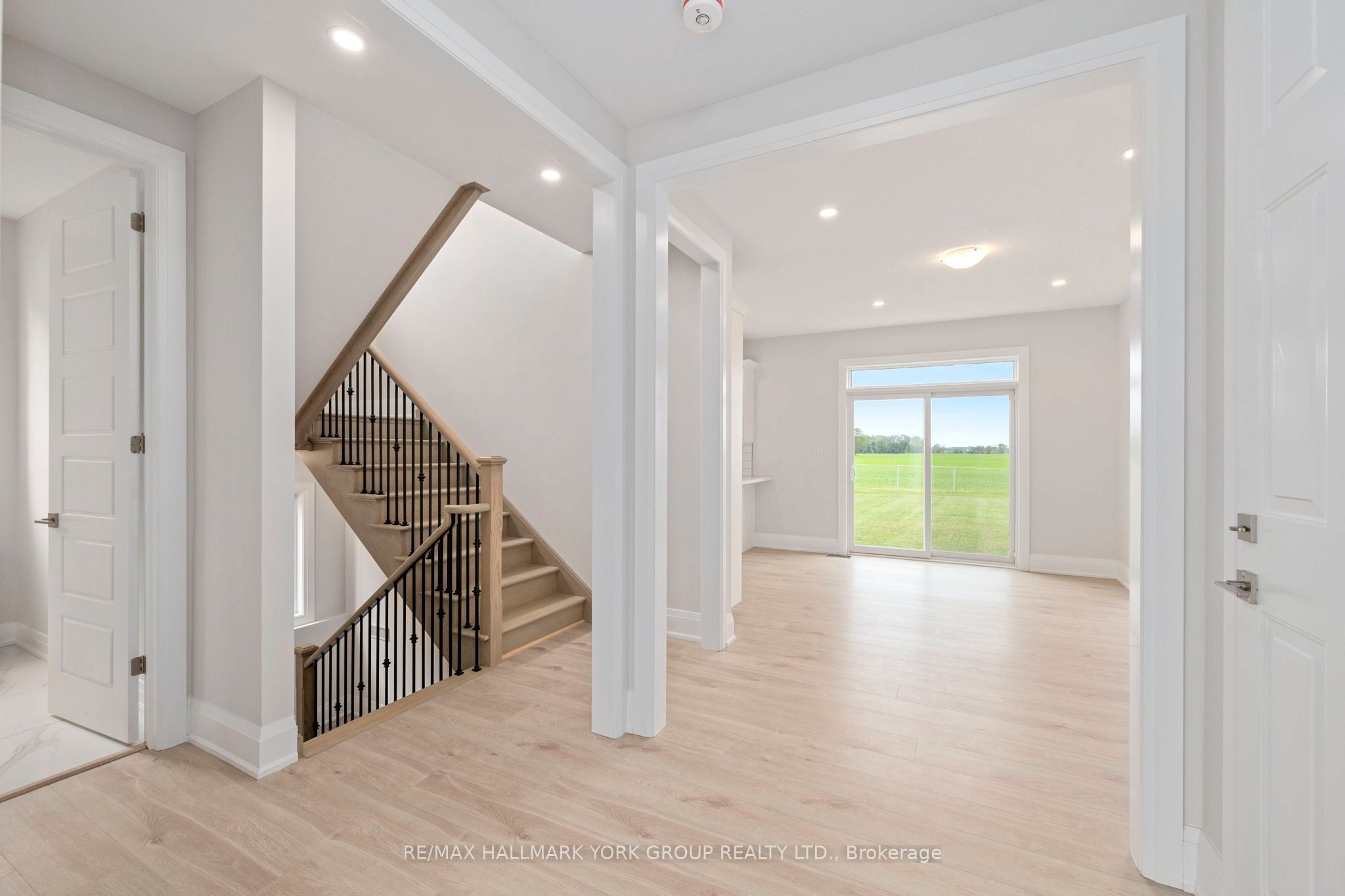 246 Leitch Street Property Photo 9