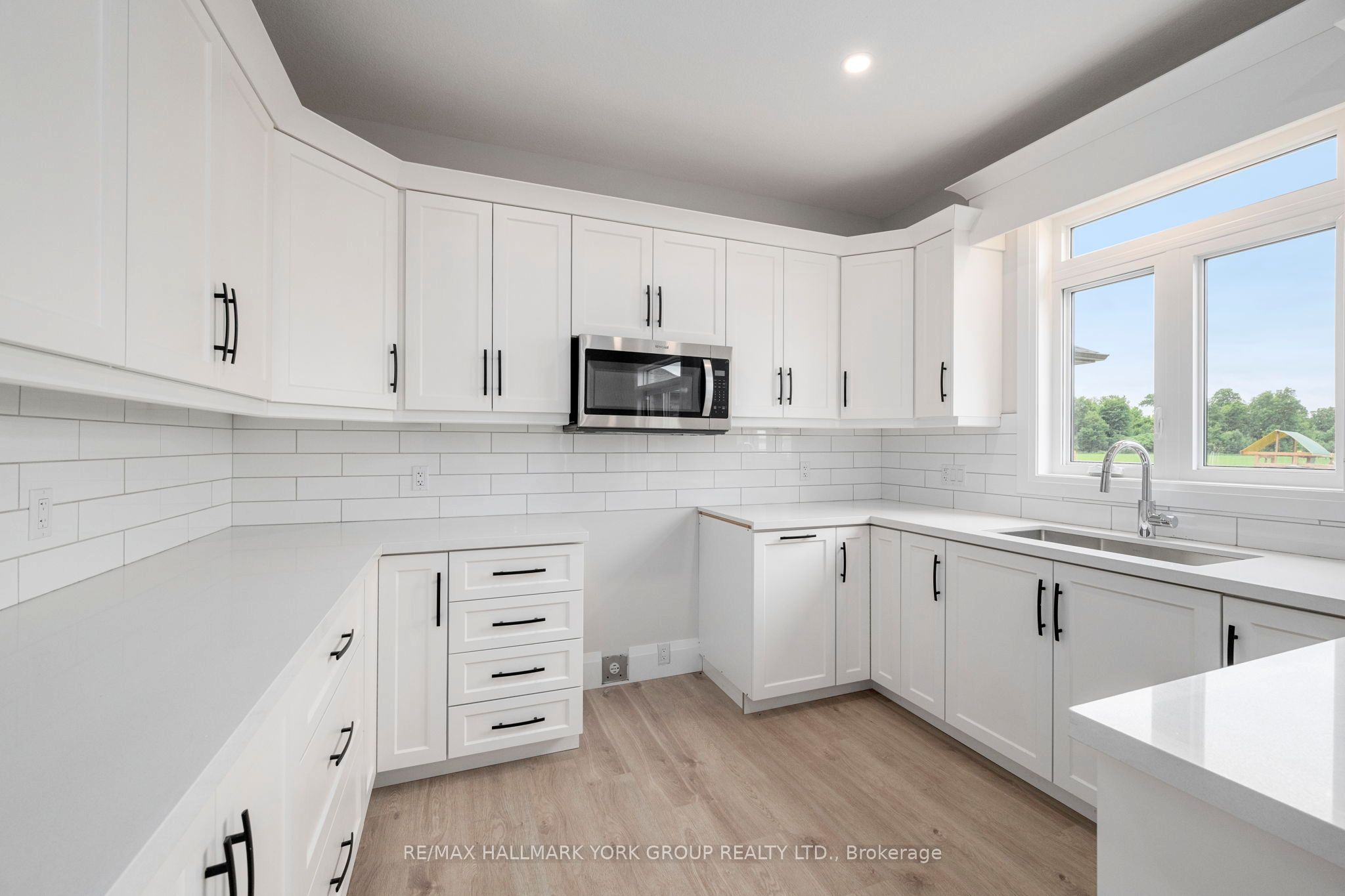 246 Leitch Street Property Photo 14