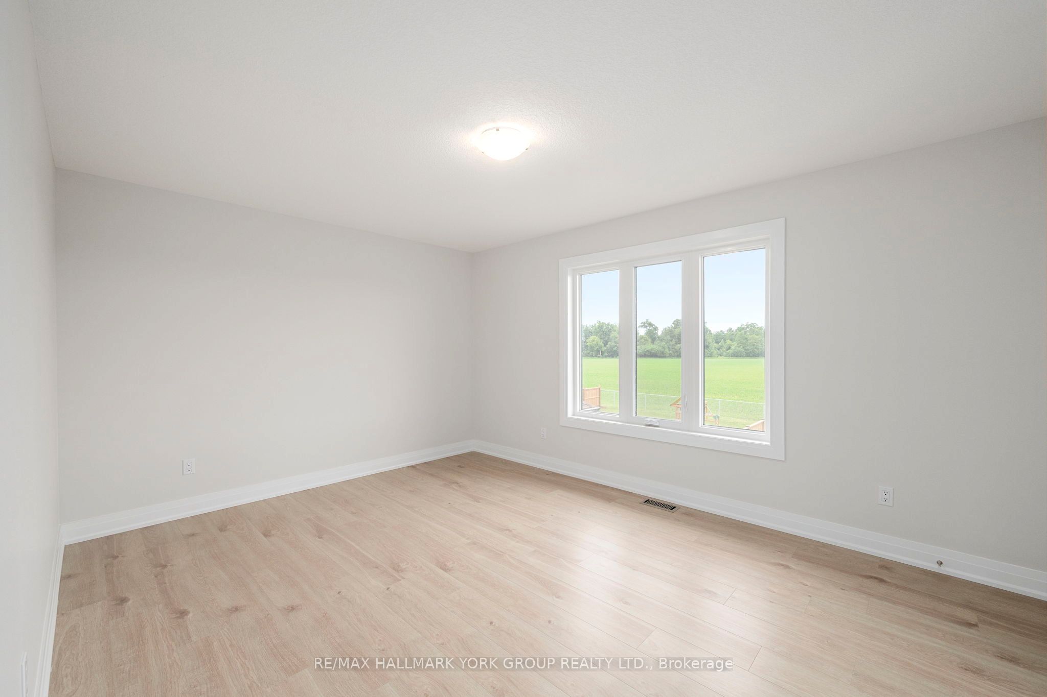 246 Leitch Street Property Photo 32