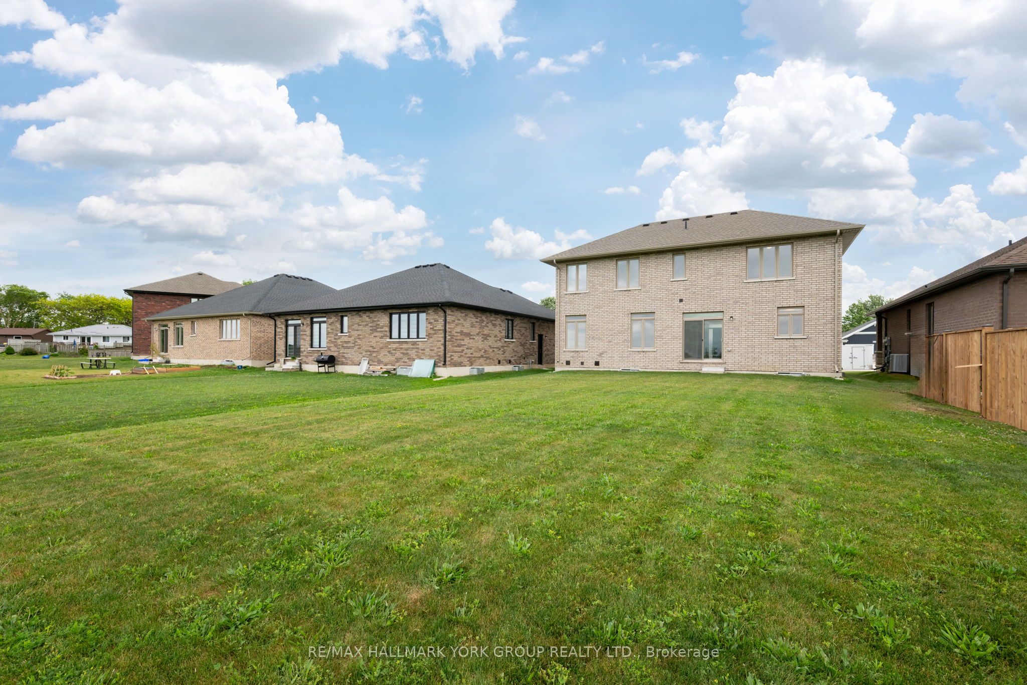 246 Leitch Street Property Photo 35
