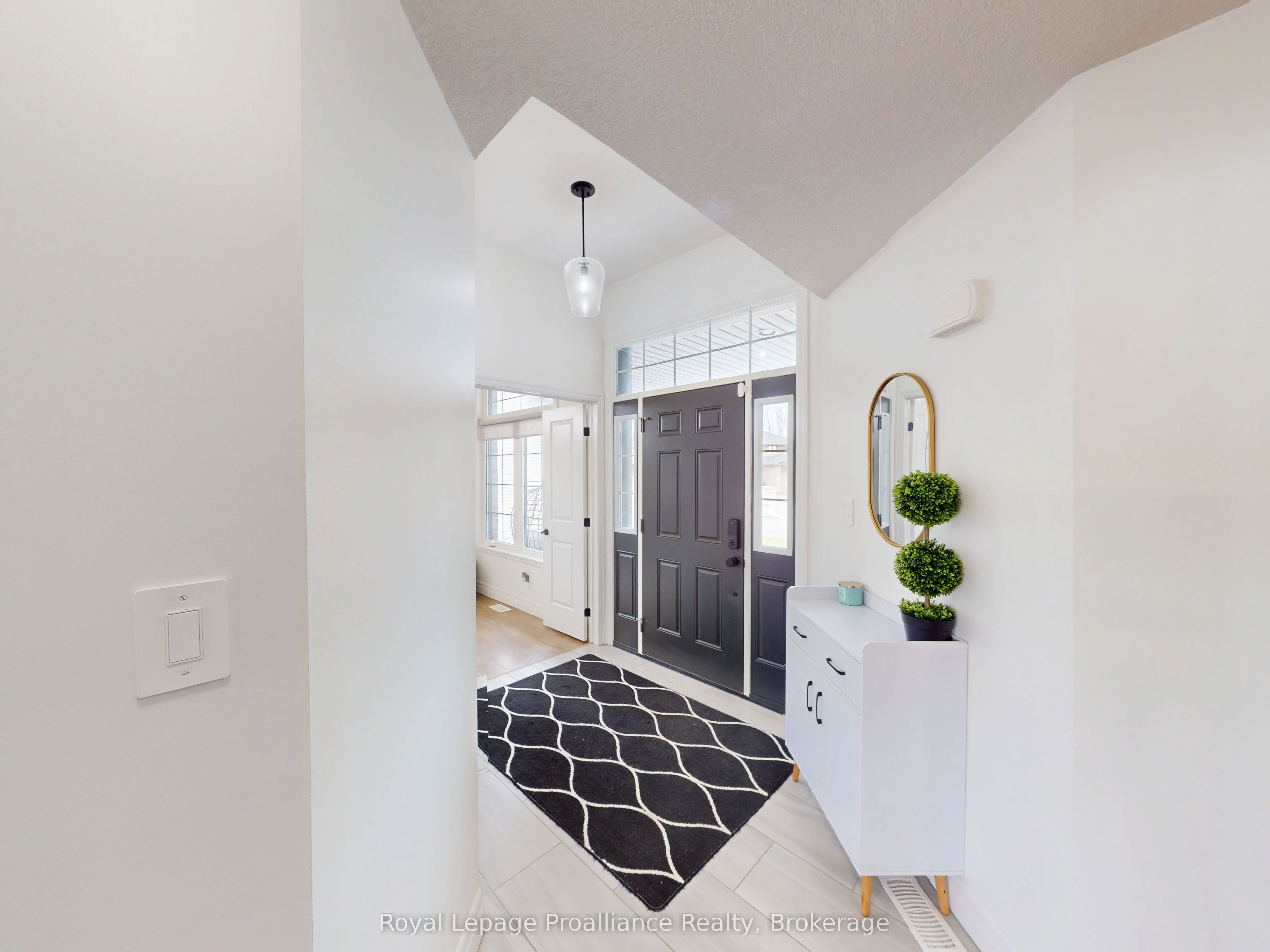 55 Lanark Drive Property Photo 3
