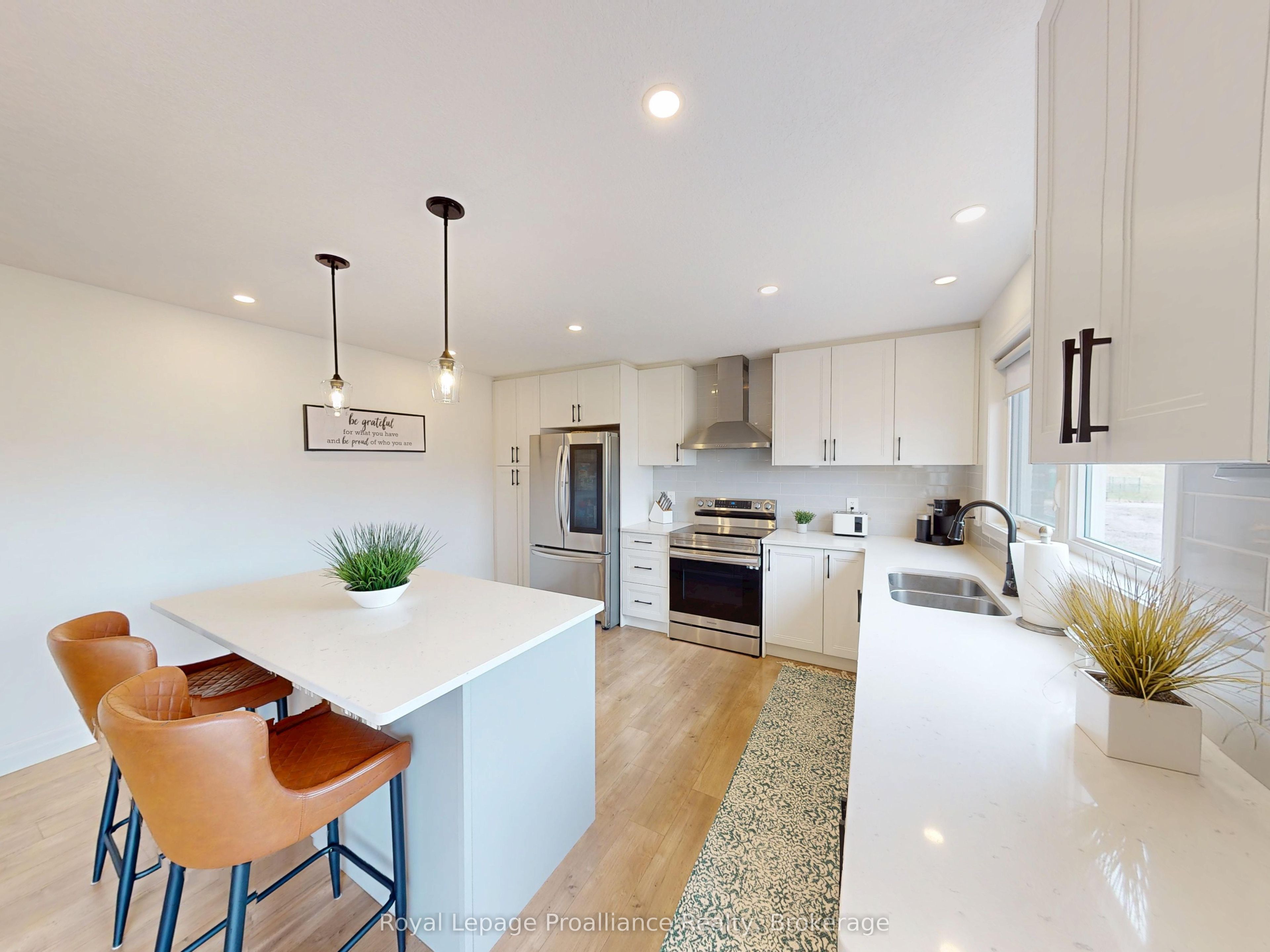 55 Lanark Drive Property Photo 12