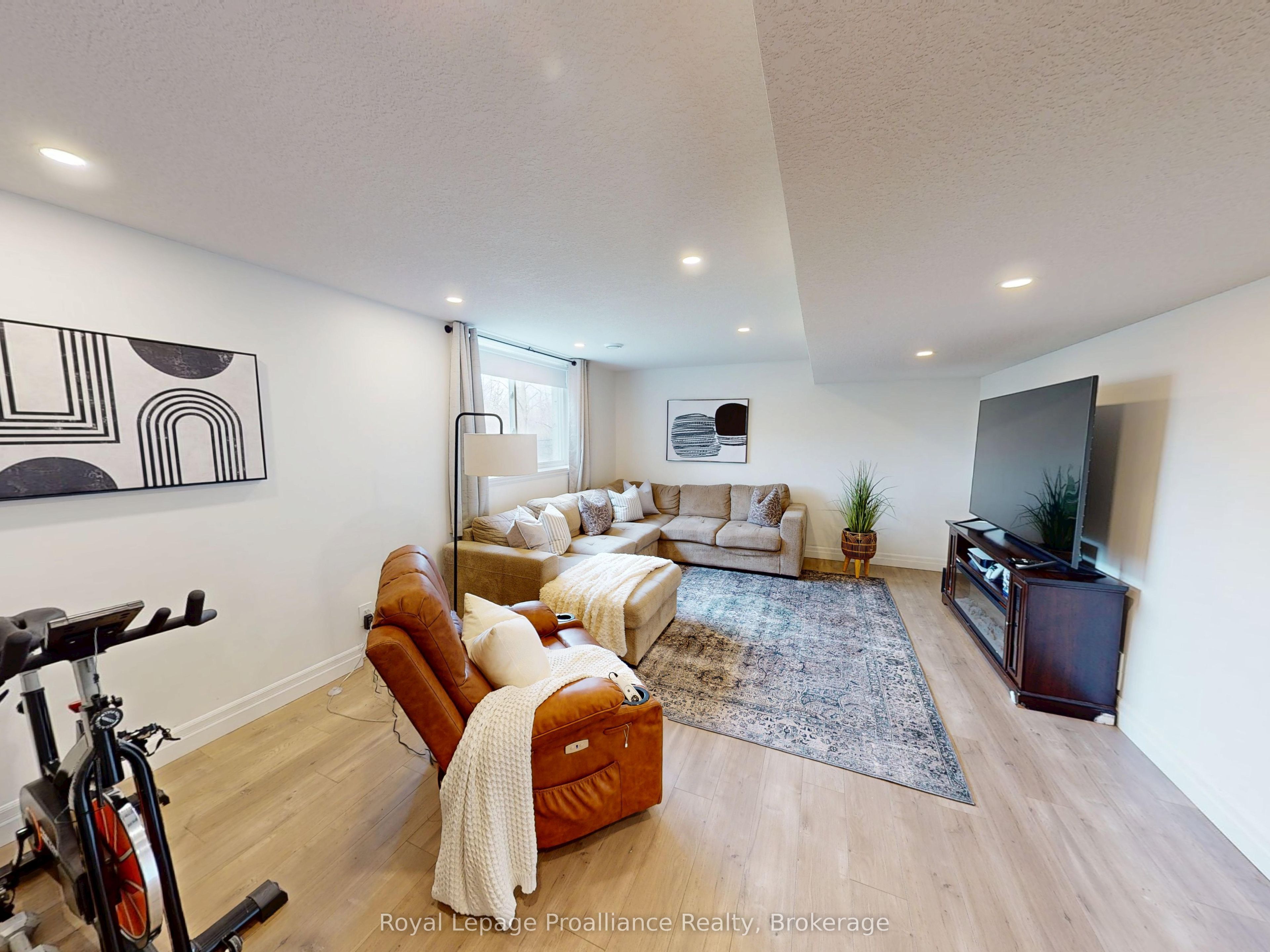 55 Lanark Drive Property Photo 26