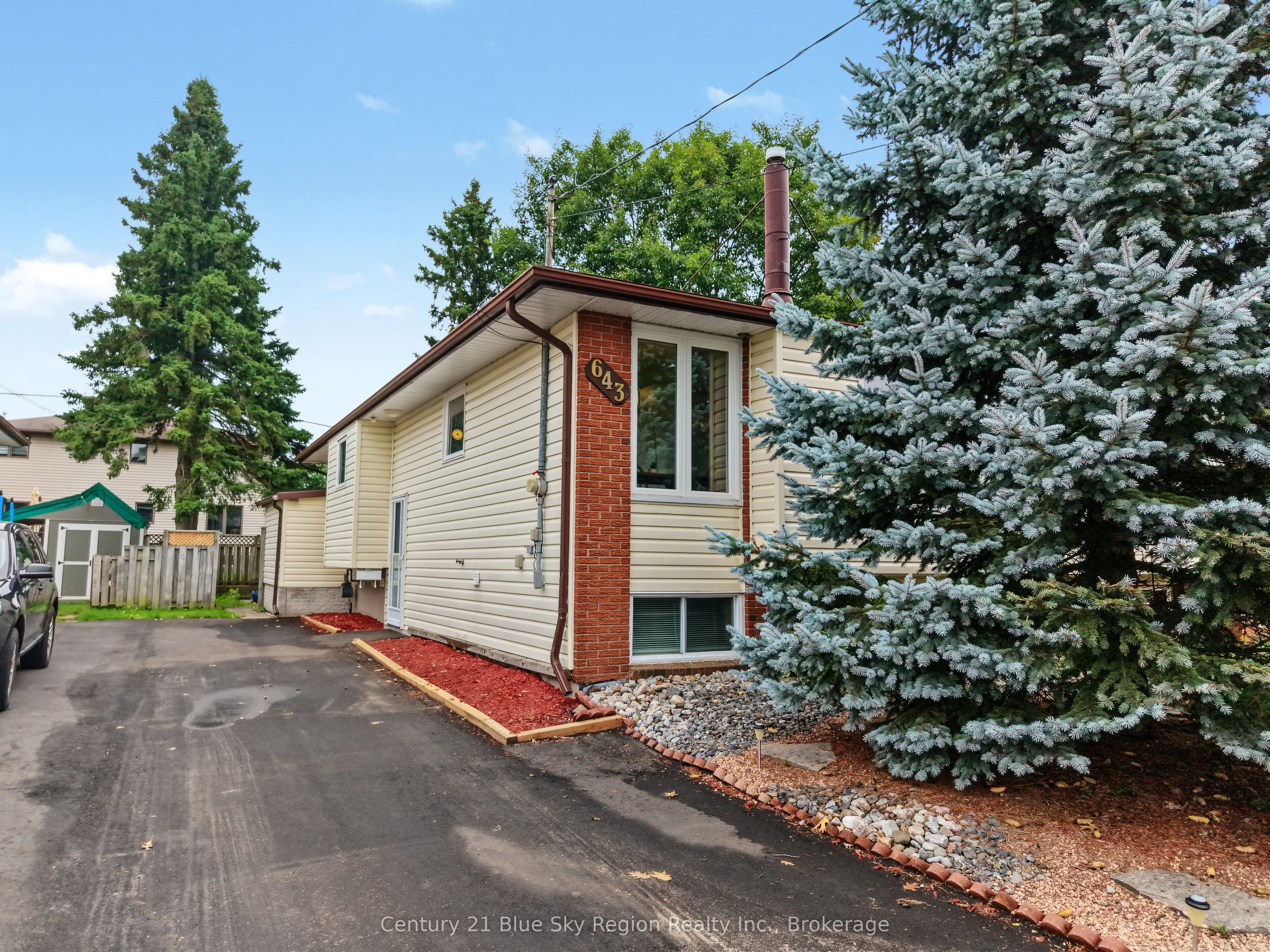 643 Robarts Avenue Property Photo 1