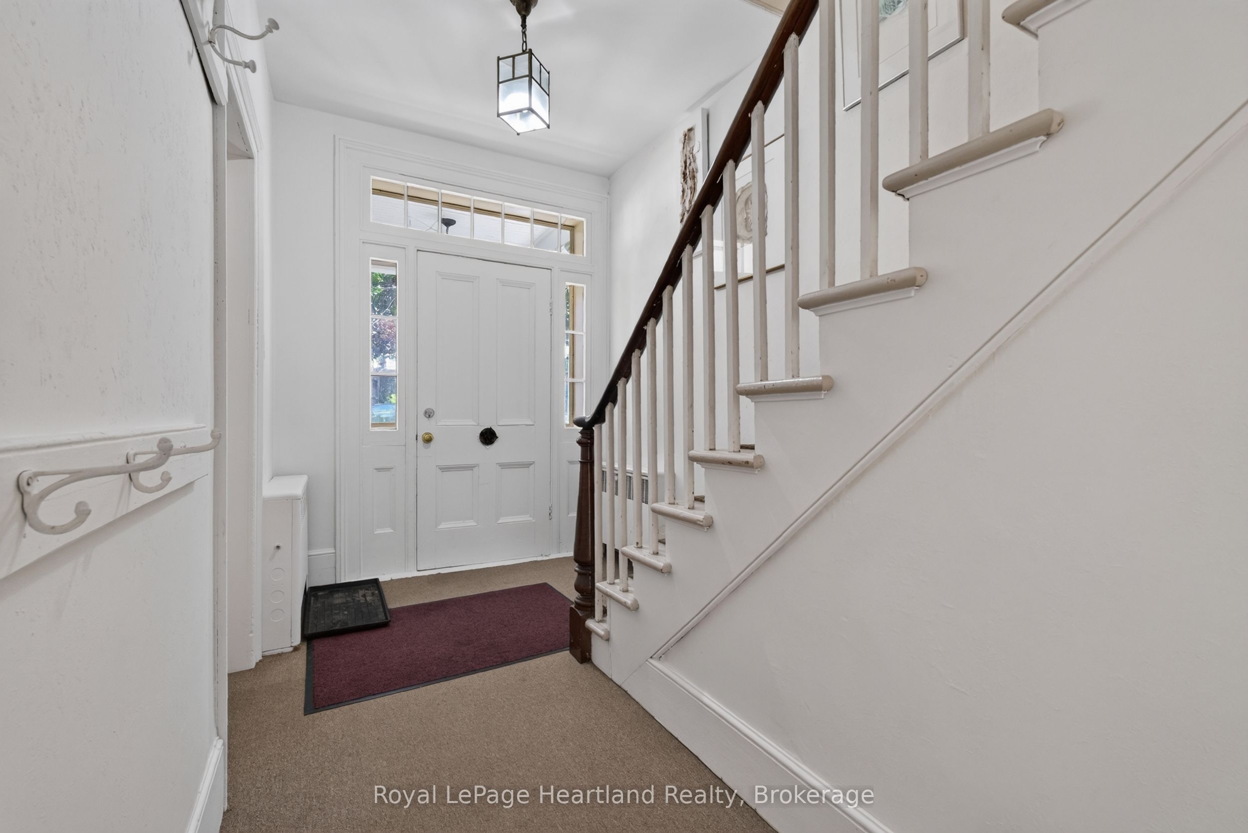 18 Nelson Street E Property Photo 5