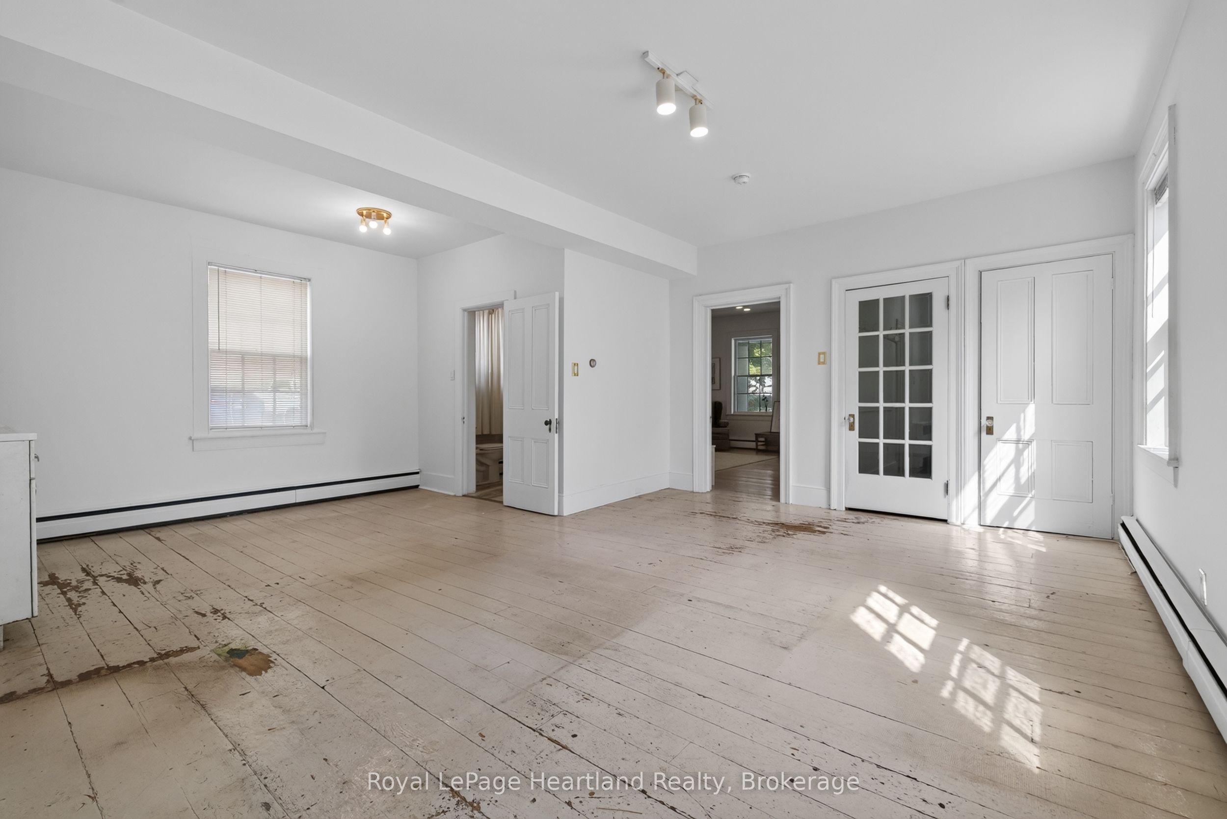 18 Nelson Street E Property Photo 9
