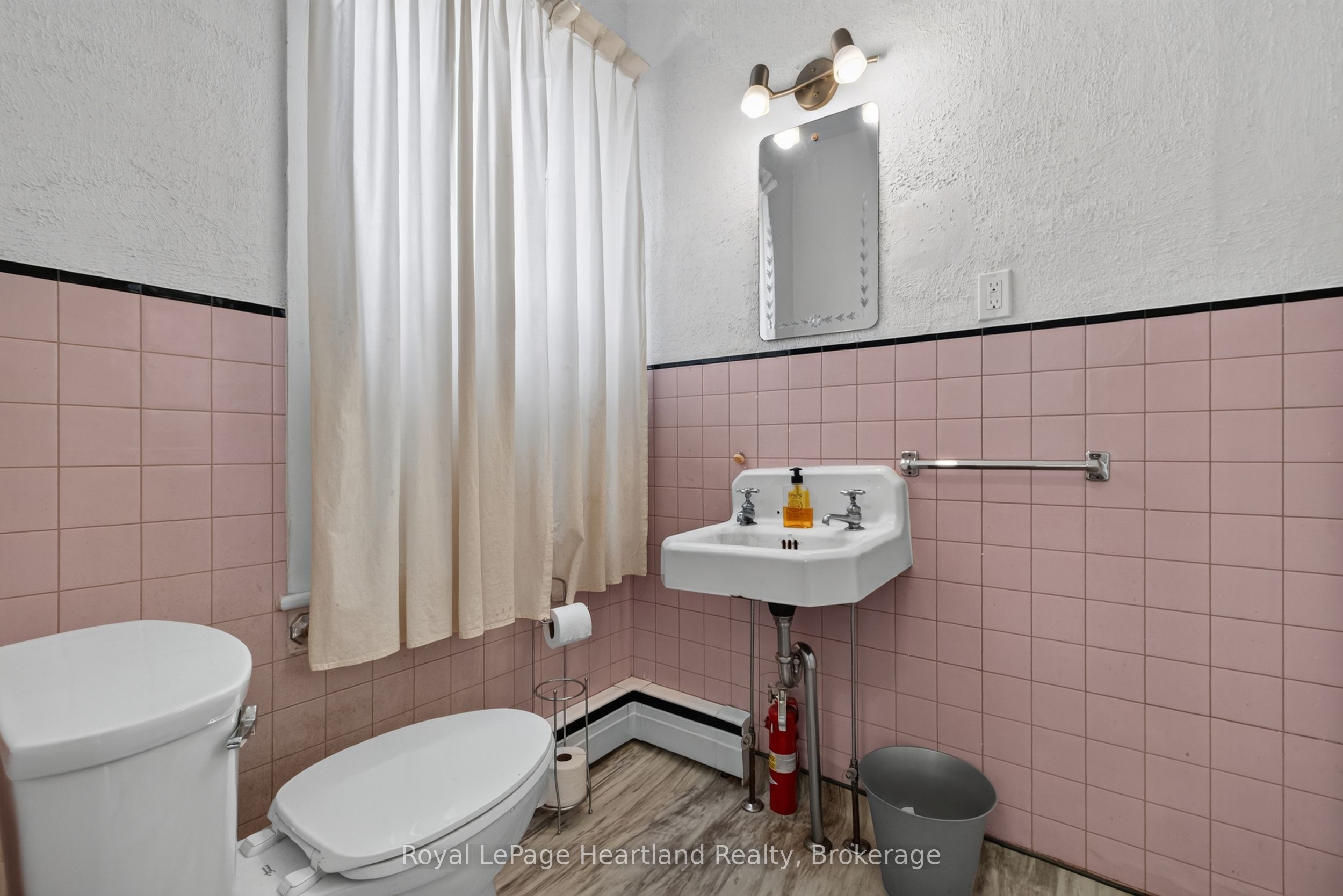 18 Nelson Street E Property Photo 11