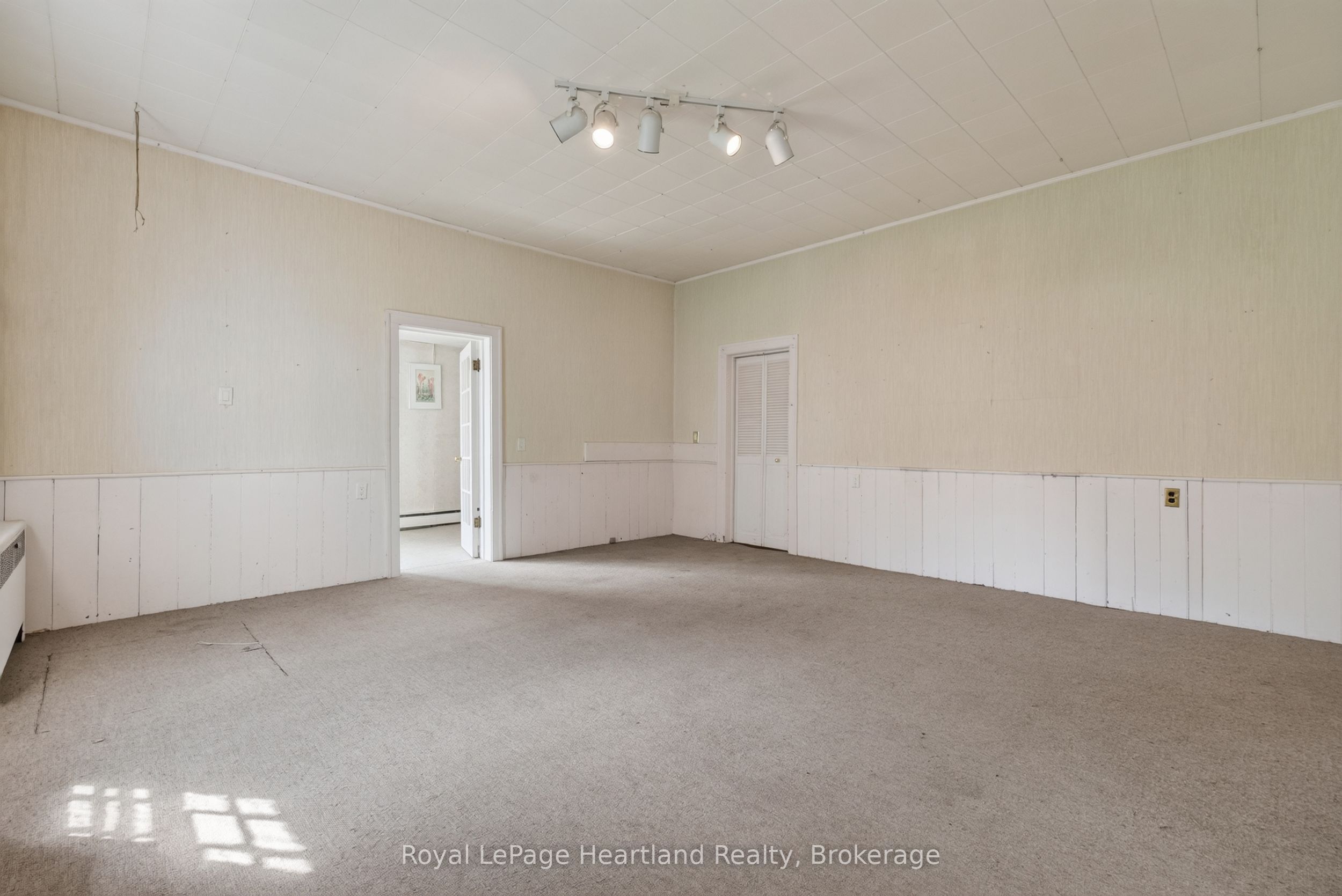 18 Nelson Street E Property Photo 12