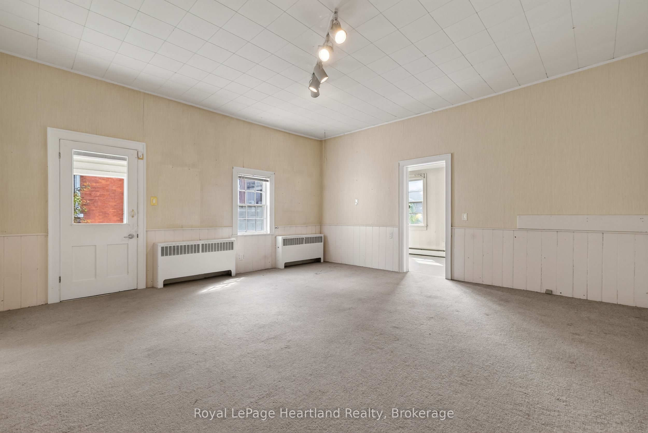 18 Nelson Street E Property Photo 13