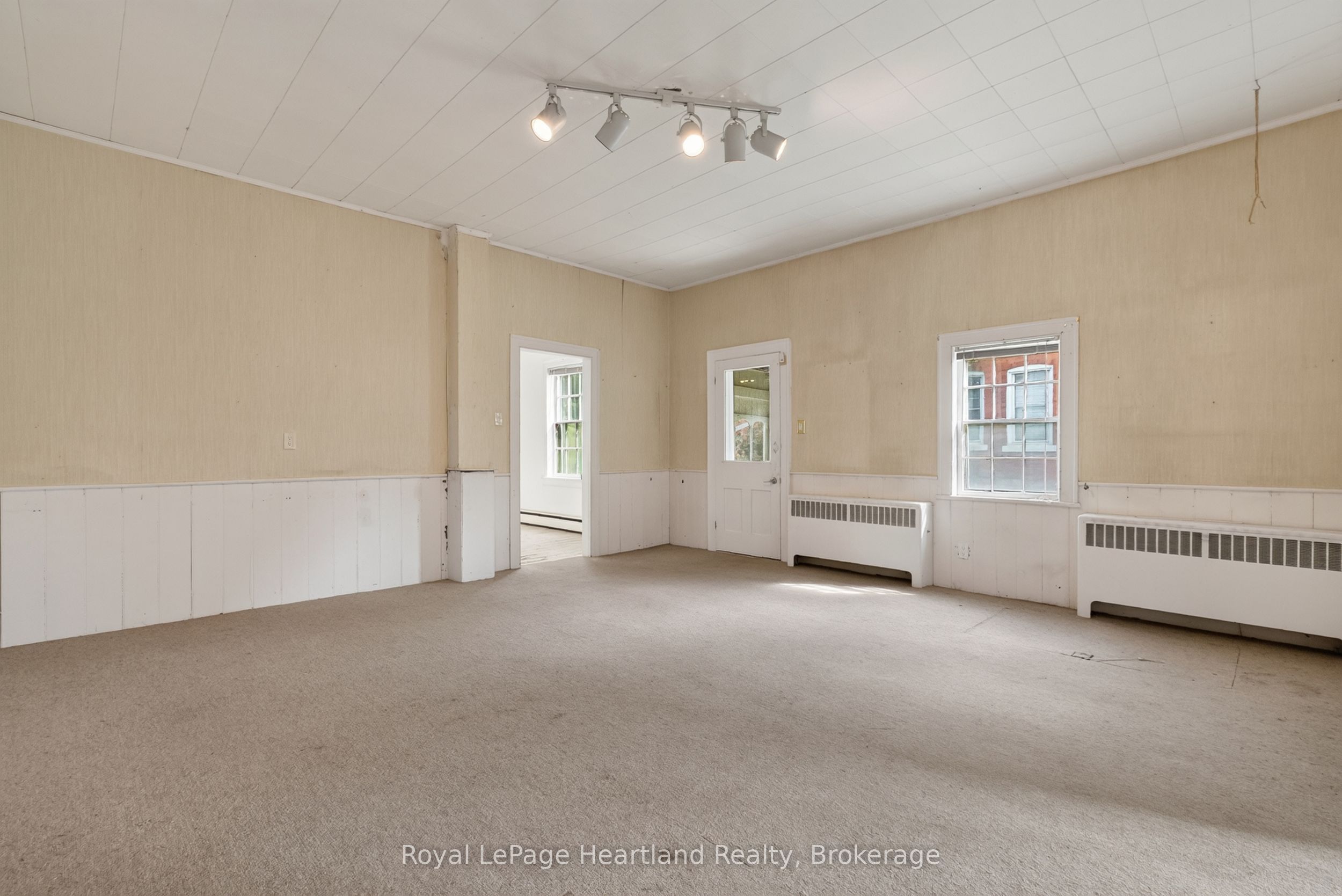 18 Nelson Street E Property Photo 14