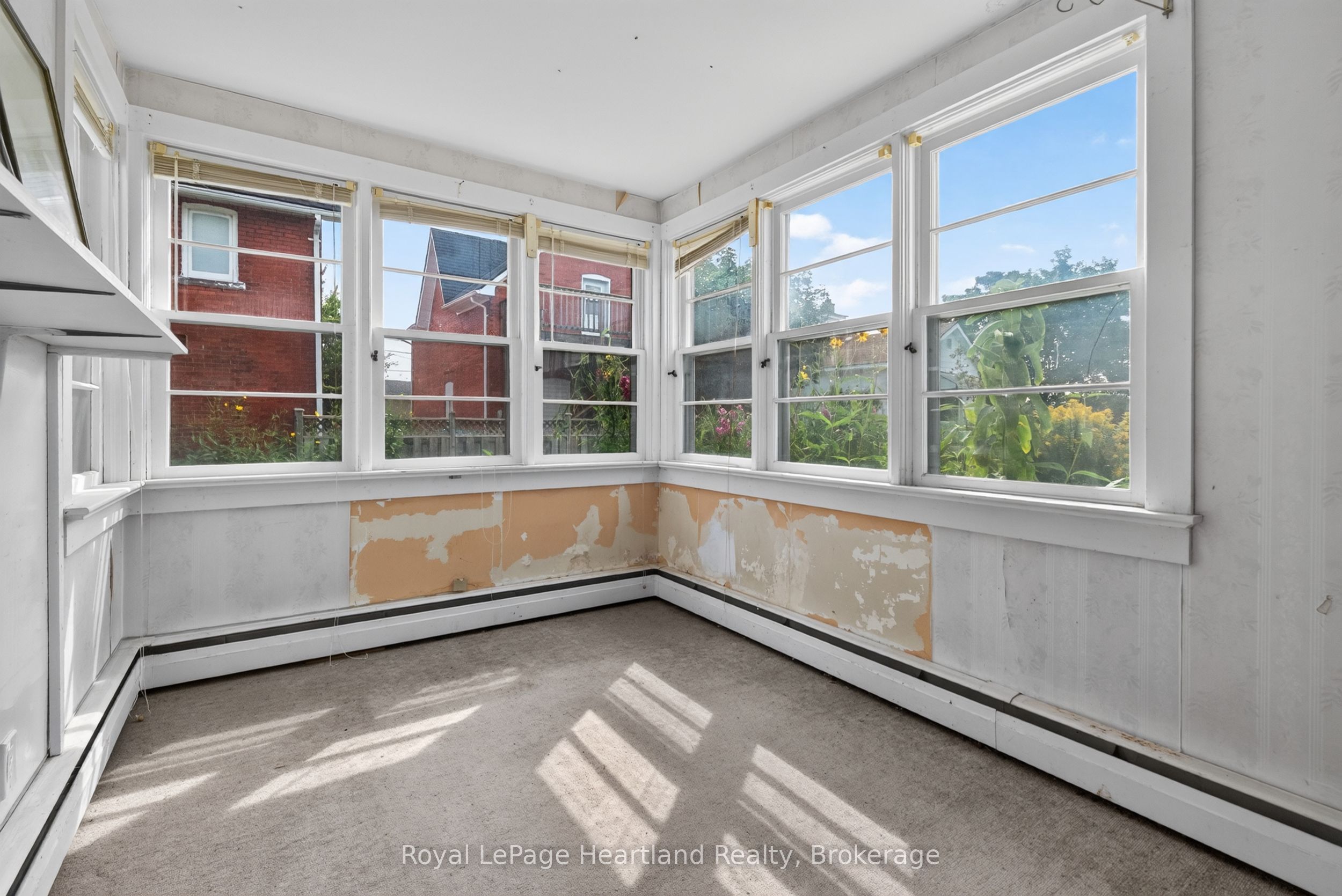 18 Nelson Street E Property Photo 16