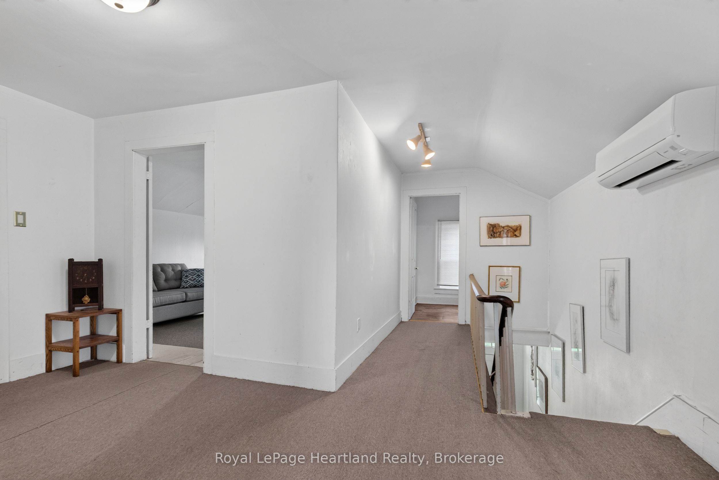 18 Nelson Street E Property Photo 20