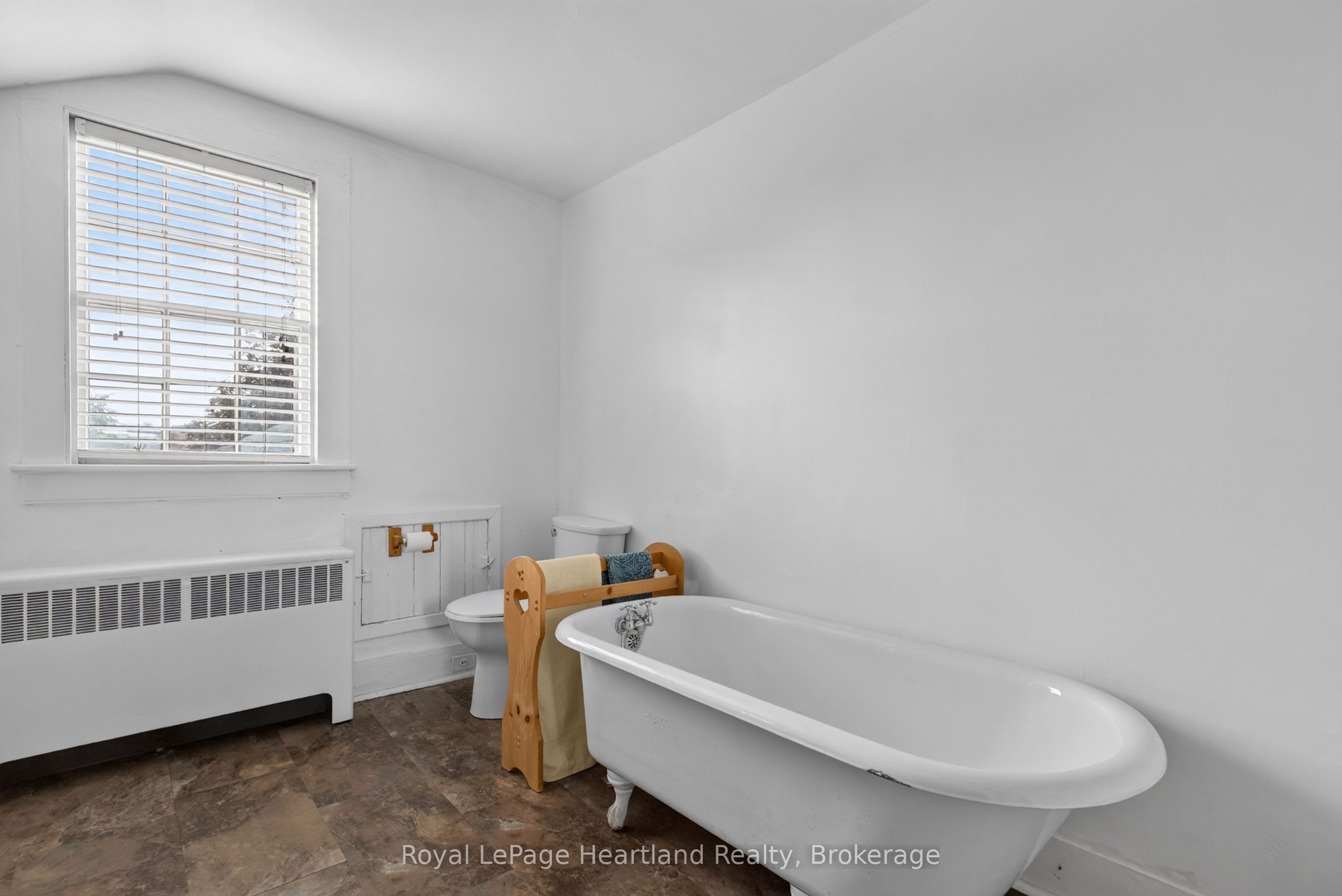 18 Nelson Street E Property Photo 22