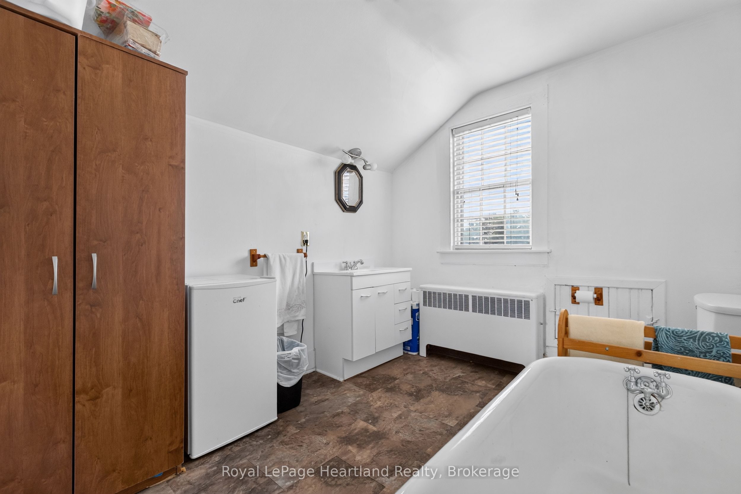 18 Nelson Street E Property Photo 23