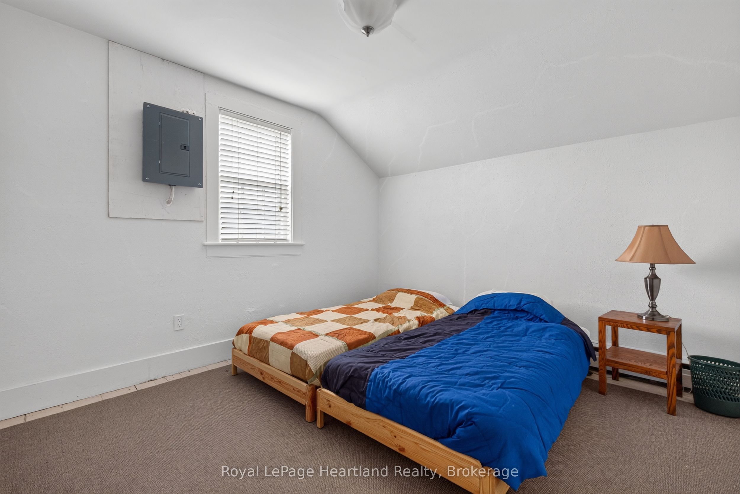 18 Nelson Street E Property Photo 24