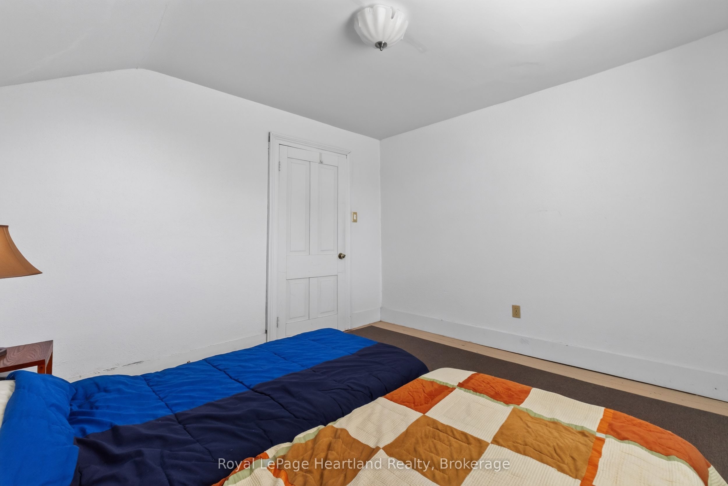 18 Nelson Street E Property Photo 25