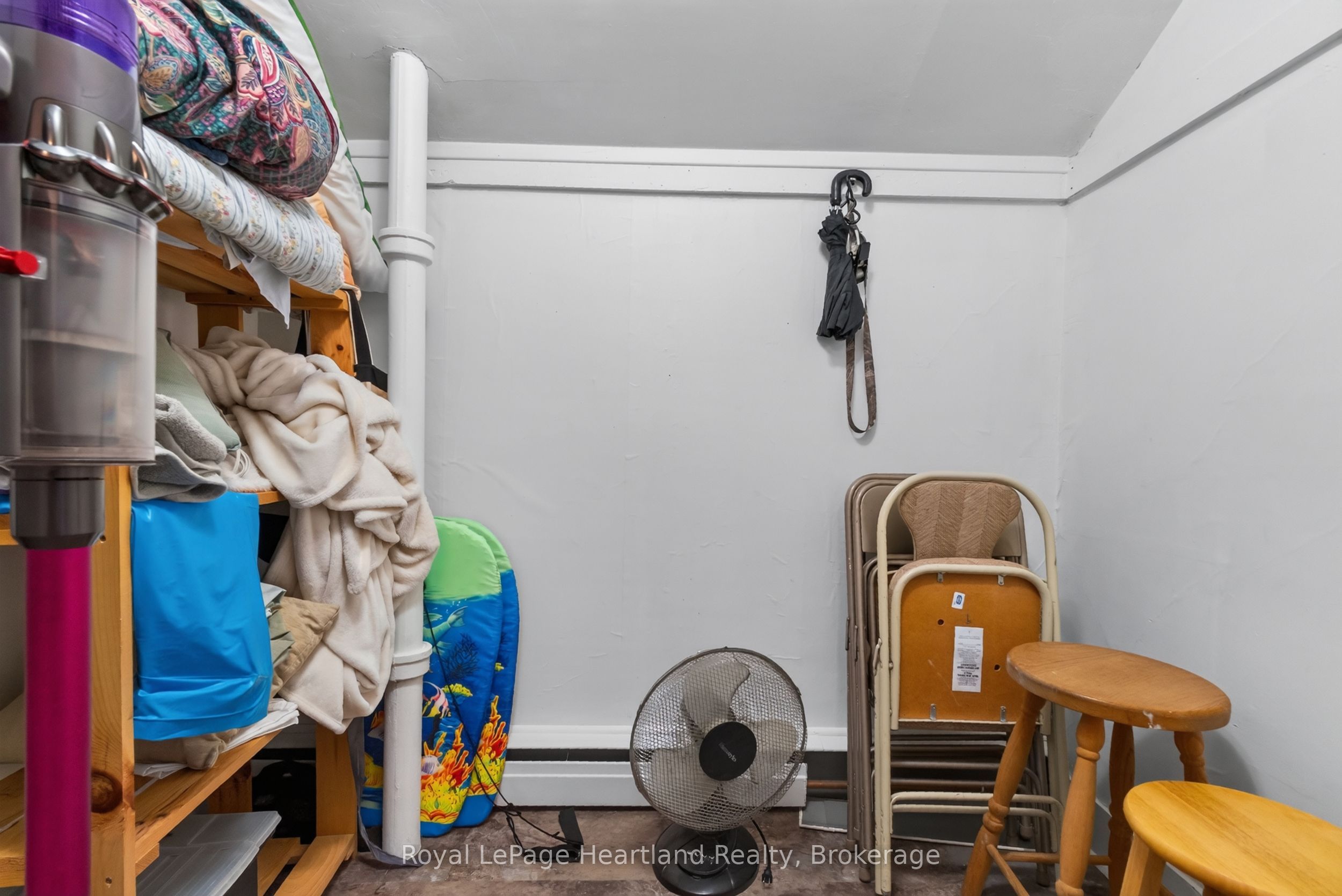 18 Nelson Street E Property Photo 26