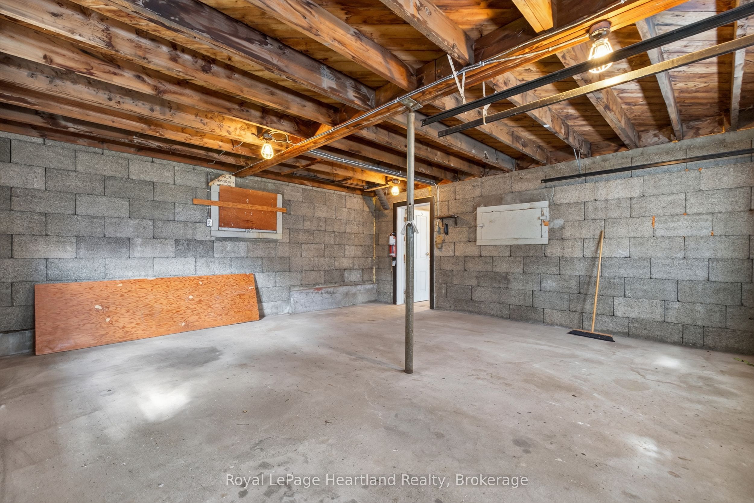 18 Nelson Street E Property Photo 33